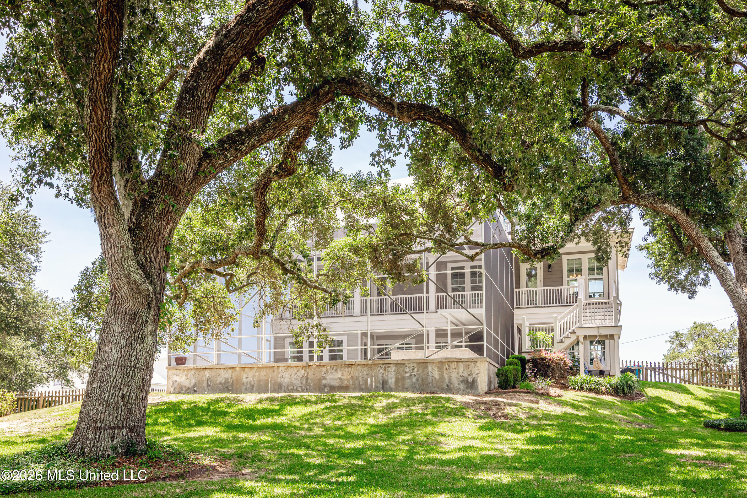 419 E Beach Drive
