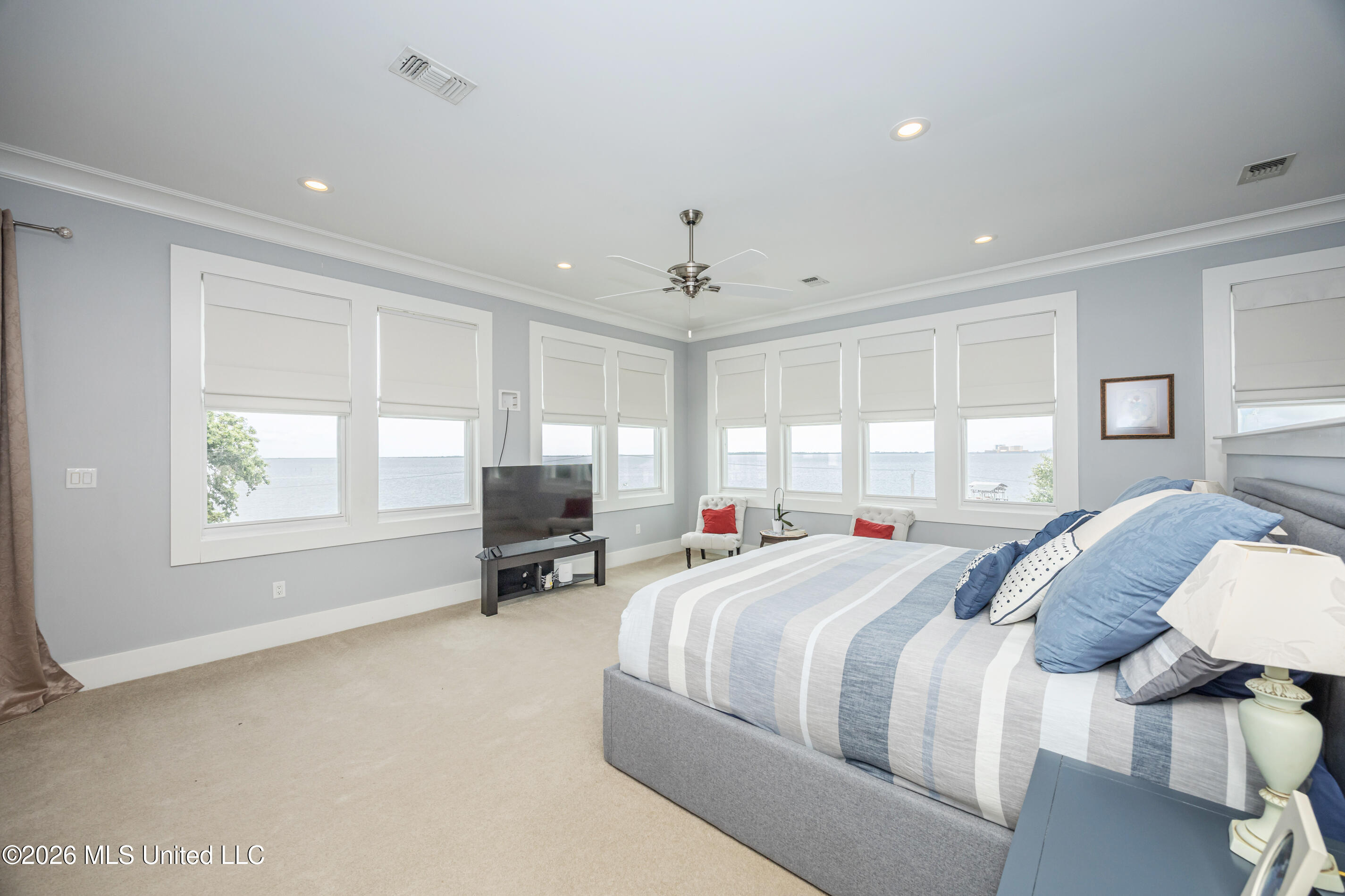 419 E Beach Drive