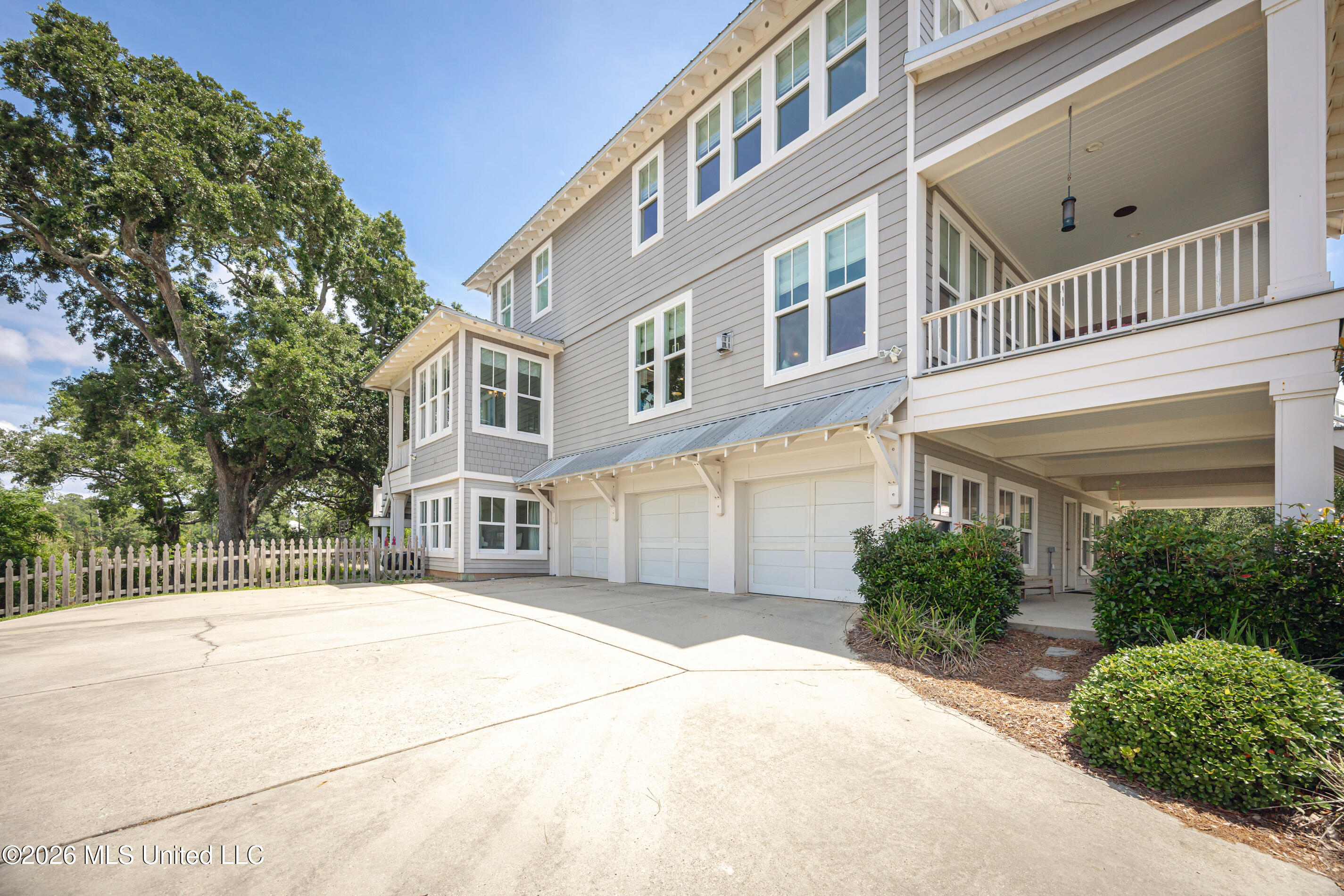 419 E Beach Drive