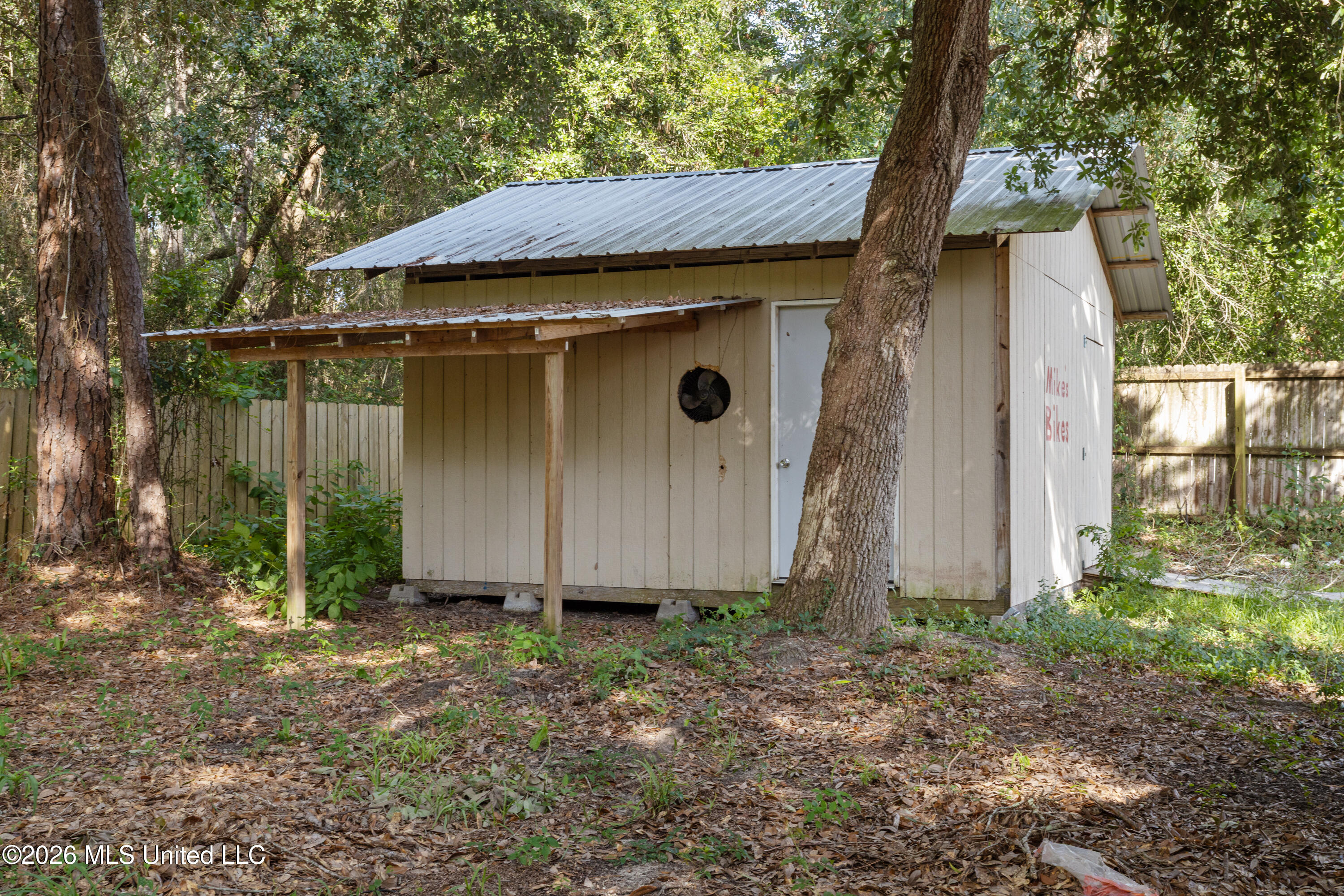 7020 Red Bud Lane