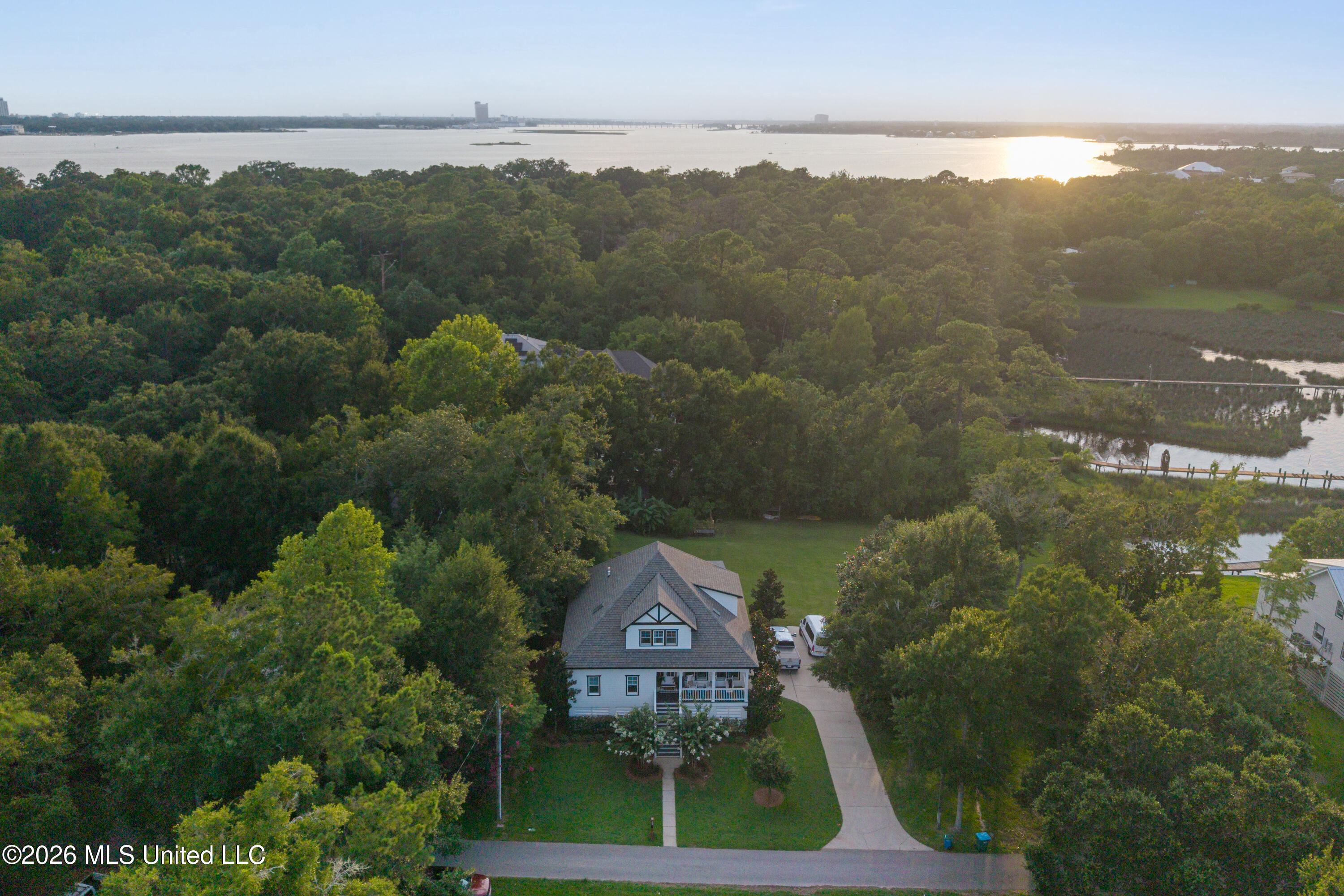 1305 Fort Street