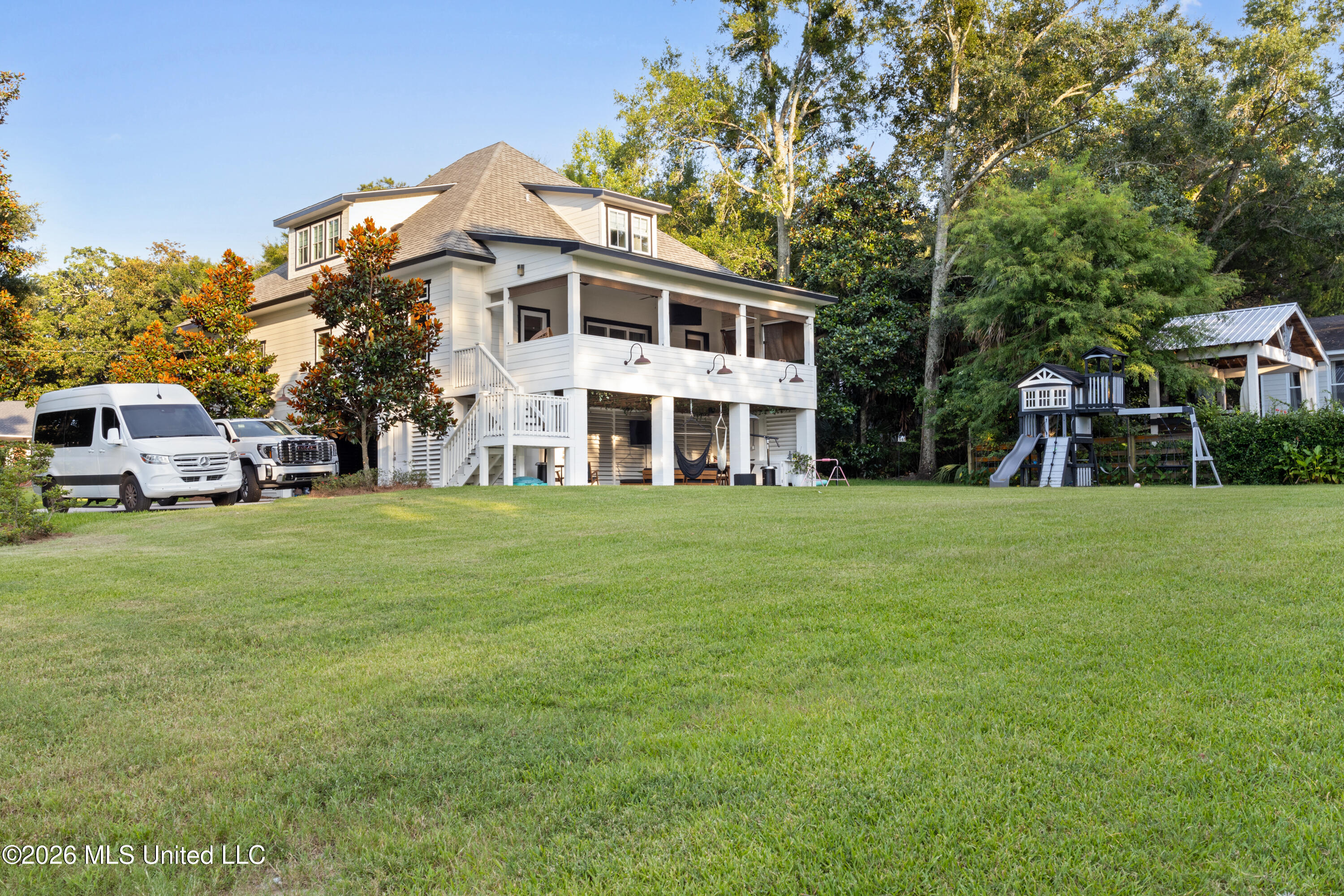 1305 Fort Street