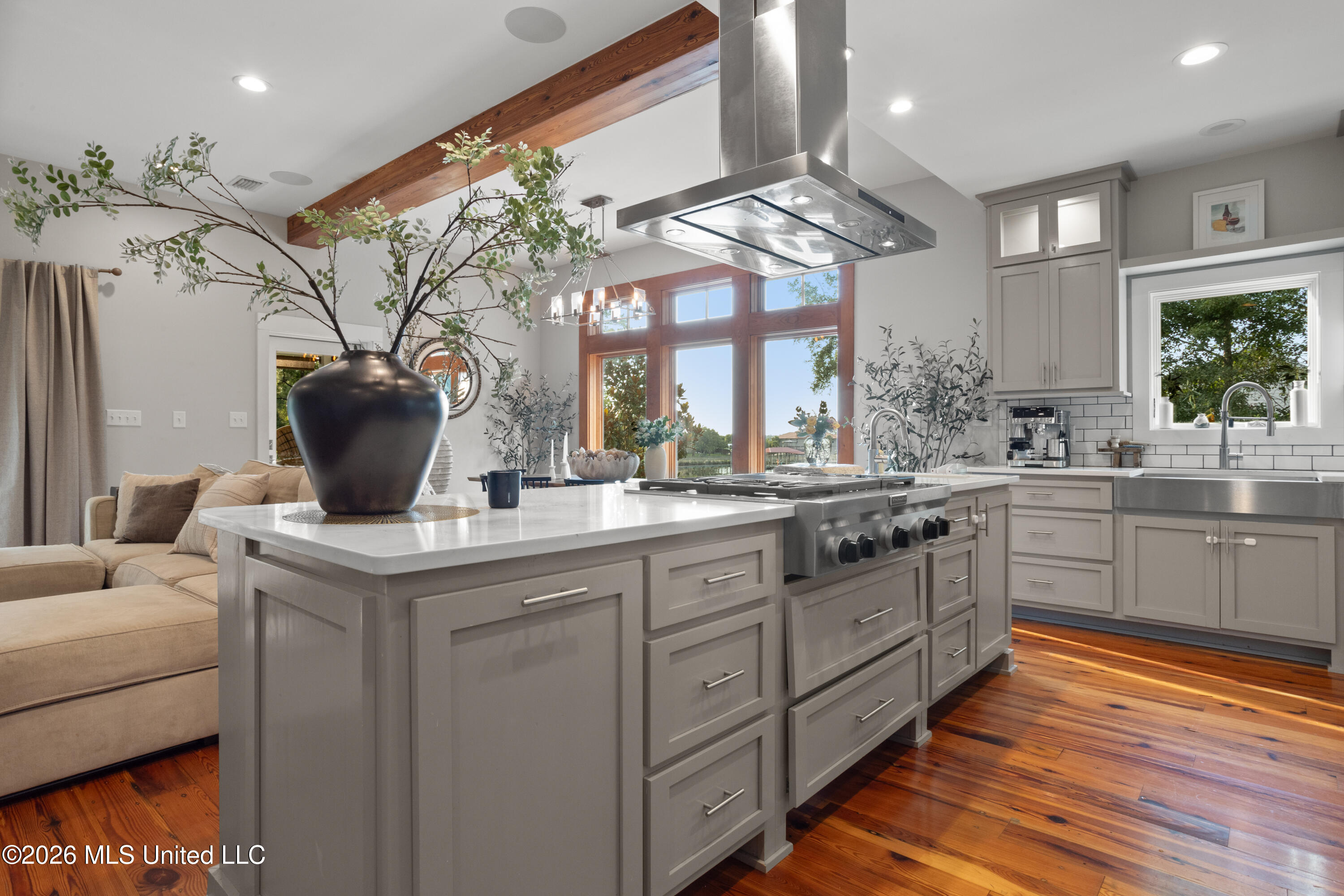 1305 Fort Street