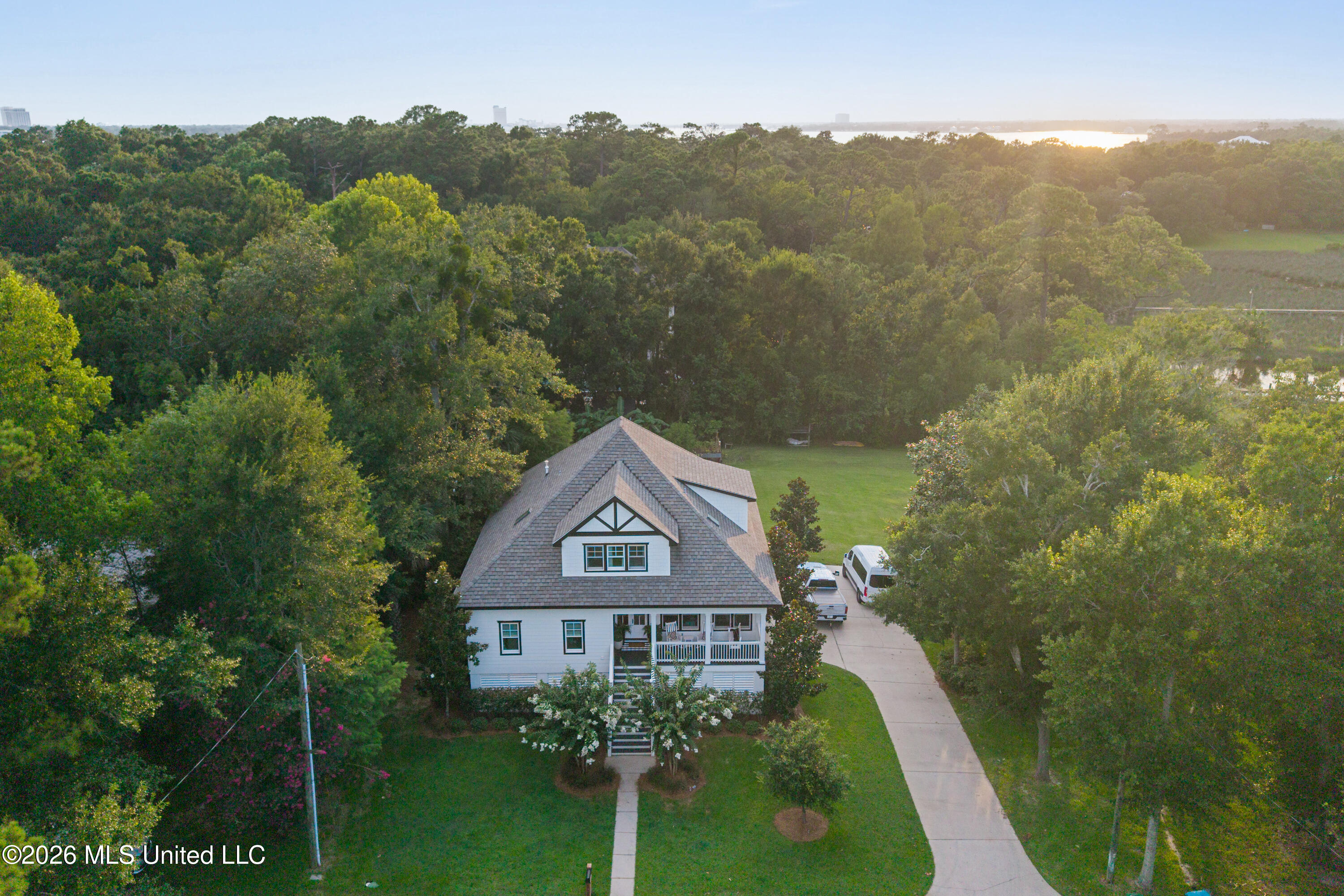 1305 Fort Street