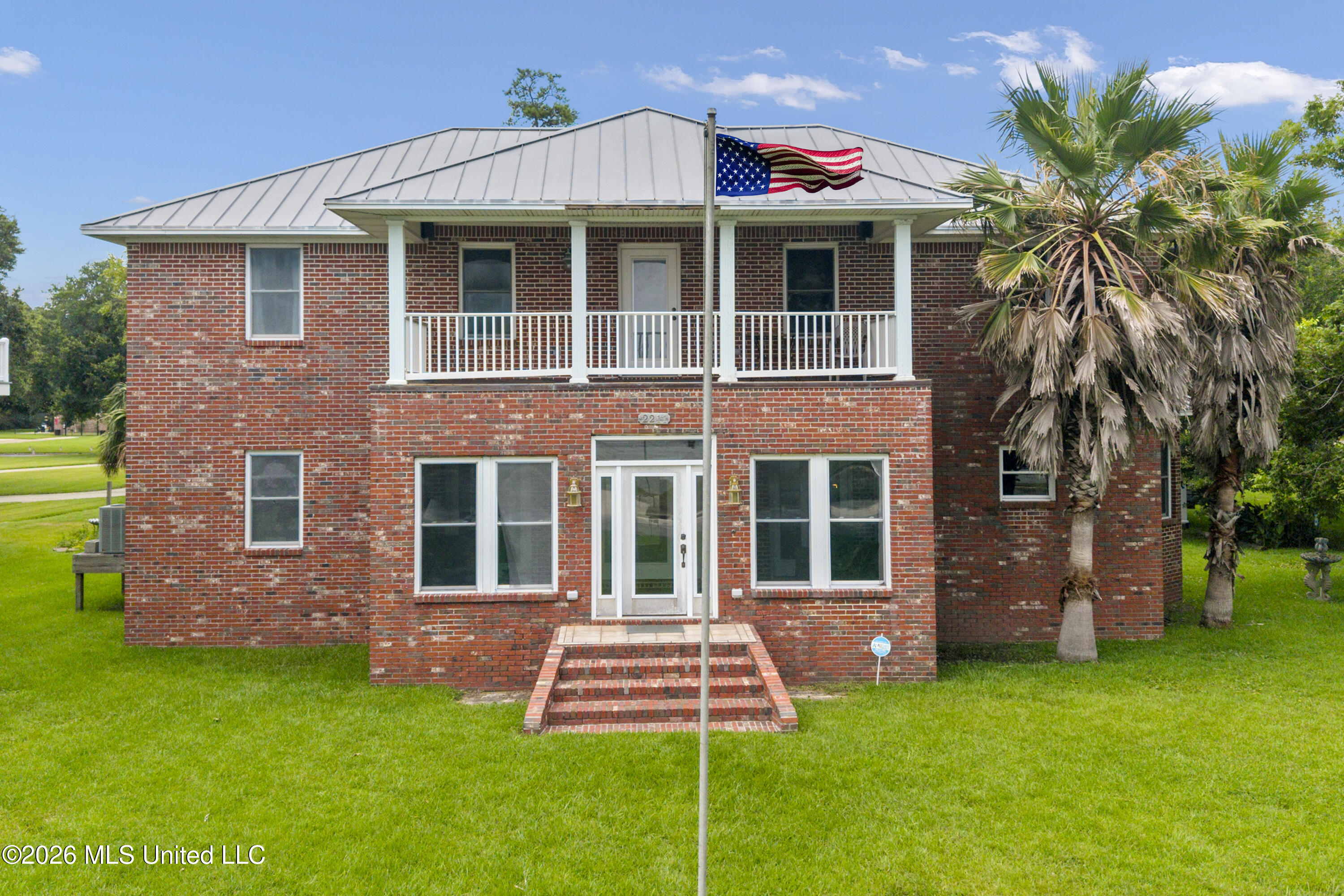 2211 Beach Boulevard