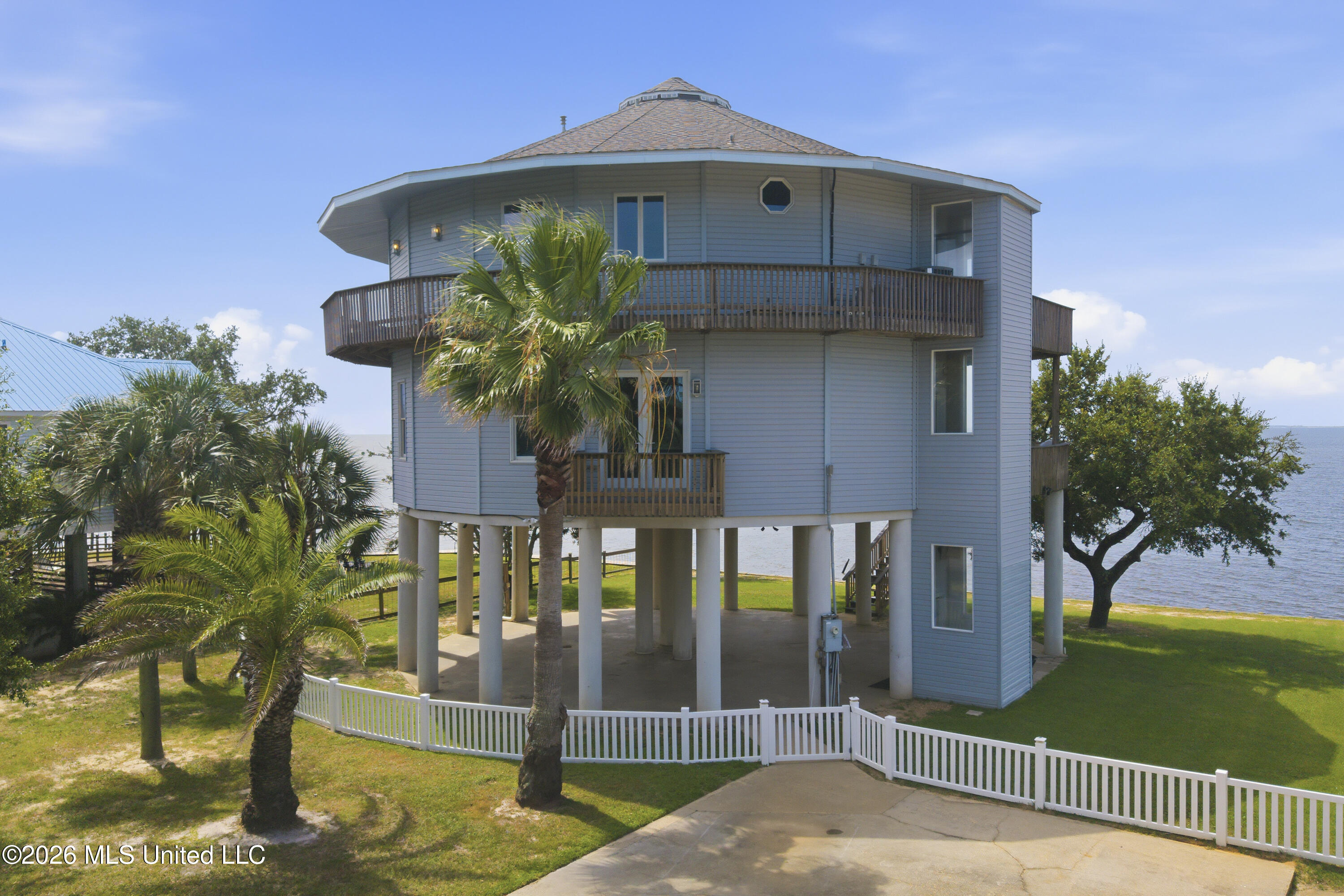 6017 W Belle Fontaine Drive