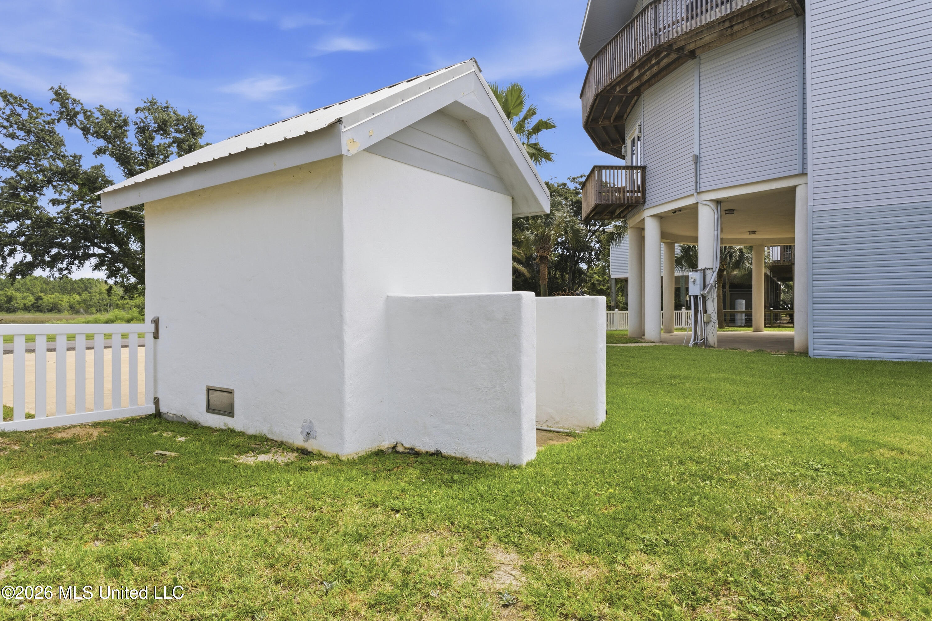 6017 W Belle Fontaine Drive