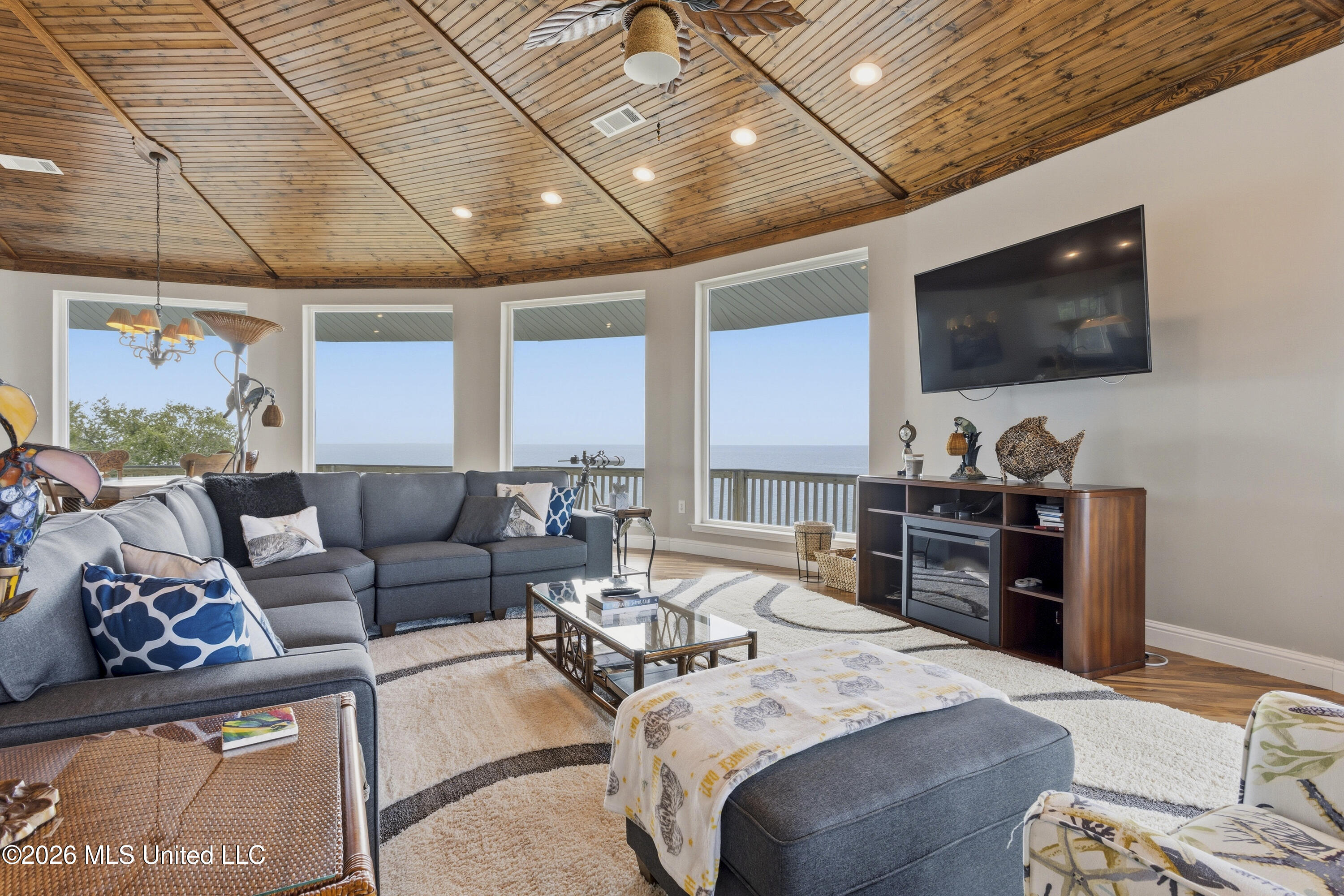 6017 W Belle Fontaine Drive