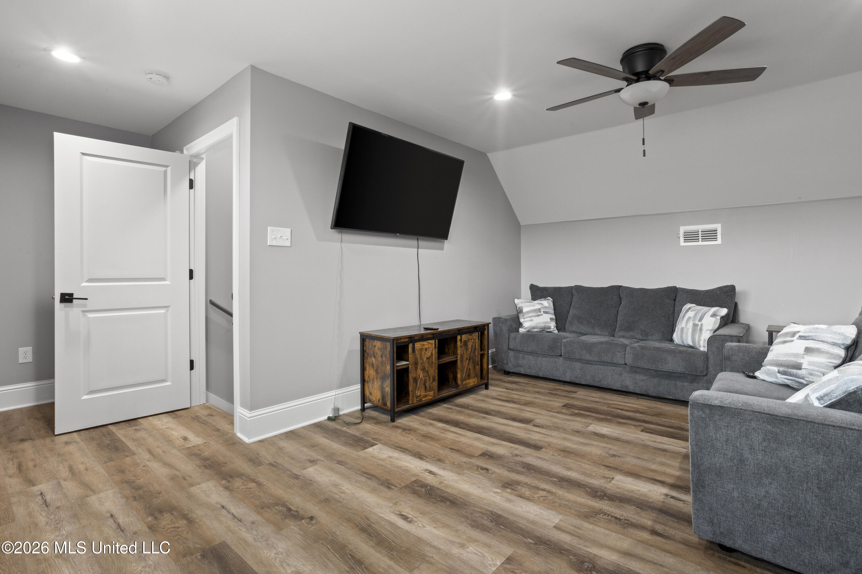 1739 Noble Road