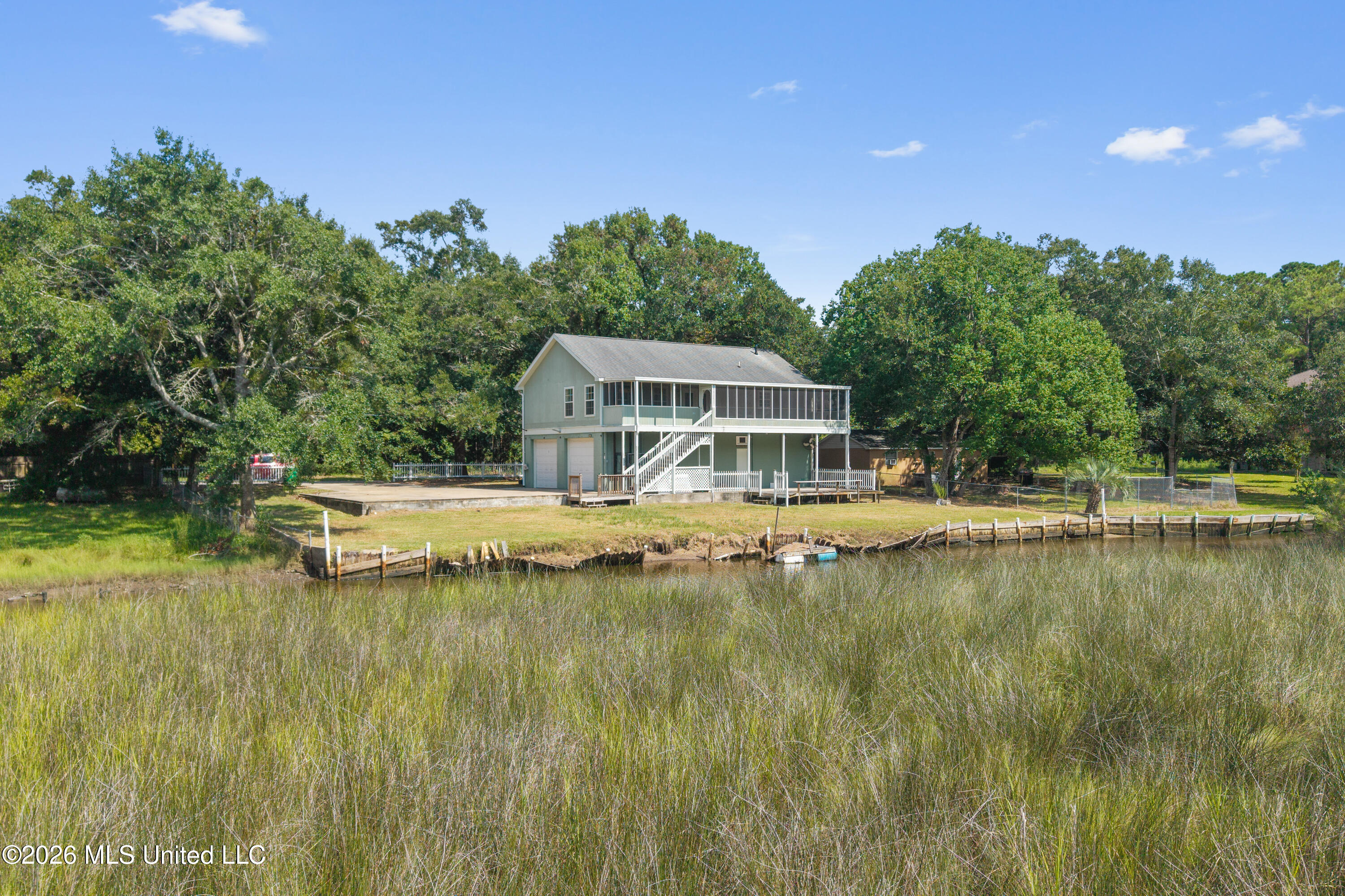 2119 E Simmons Bayou Drive