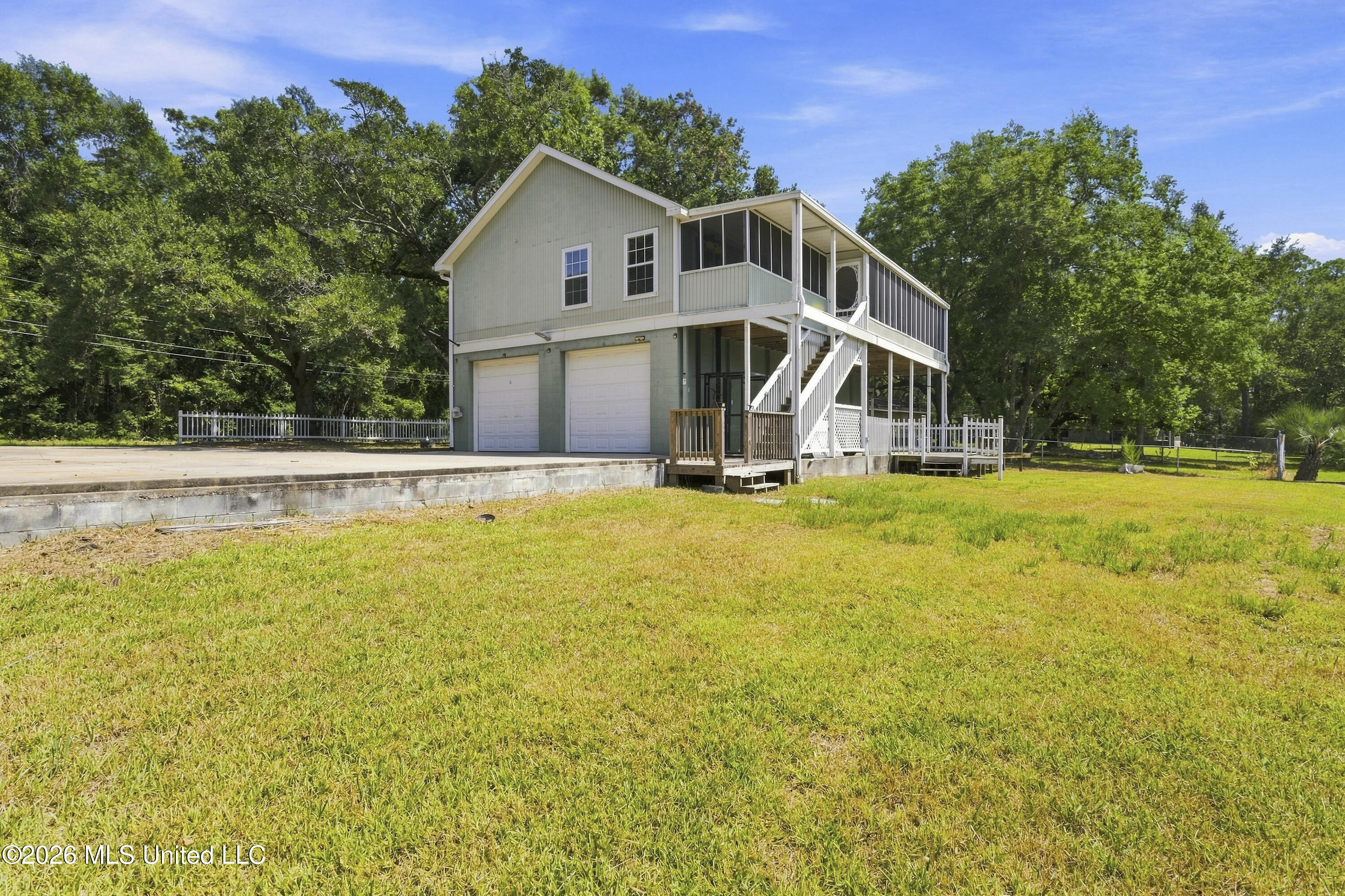 2119 E Simmons Bayou Drive