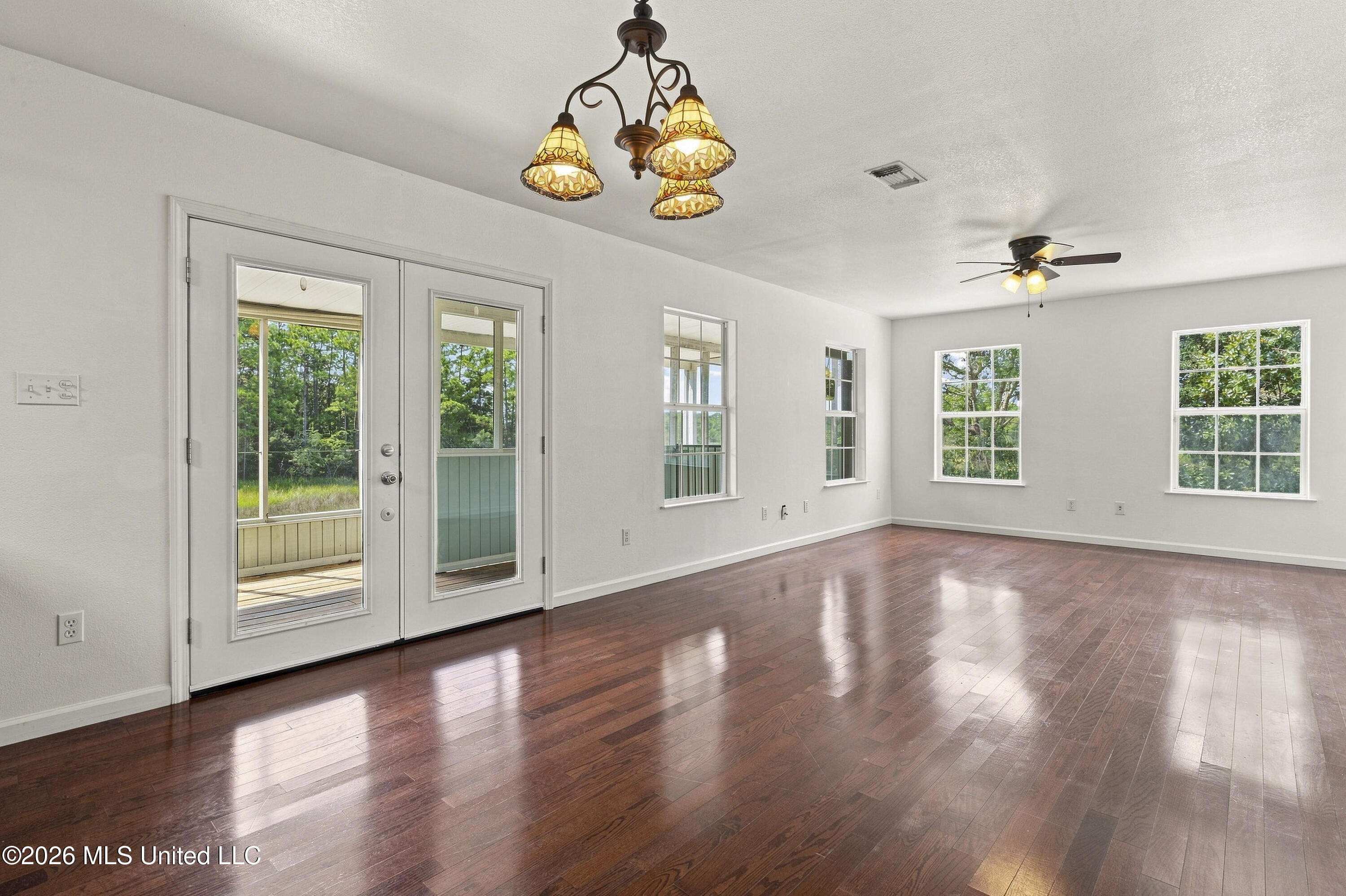 2119 E Simmons Bayou Drive