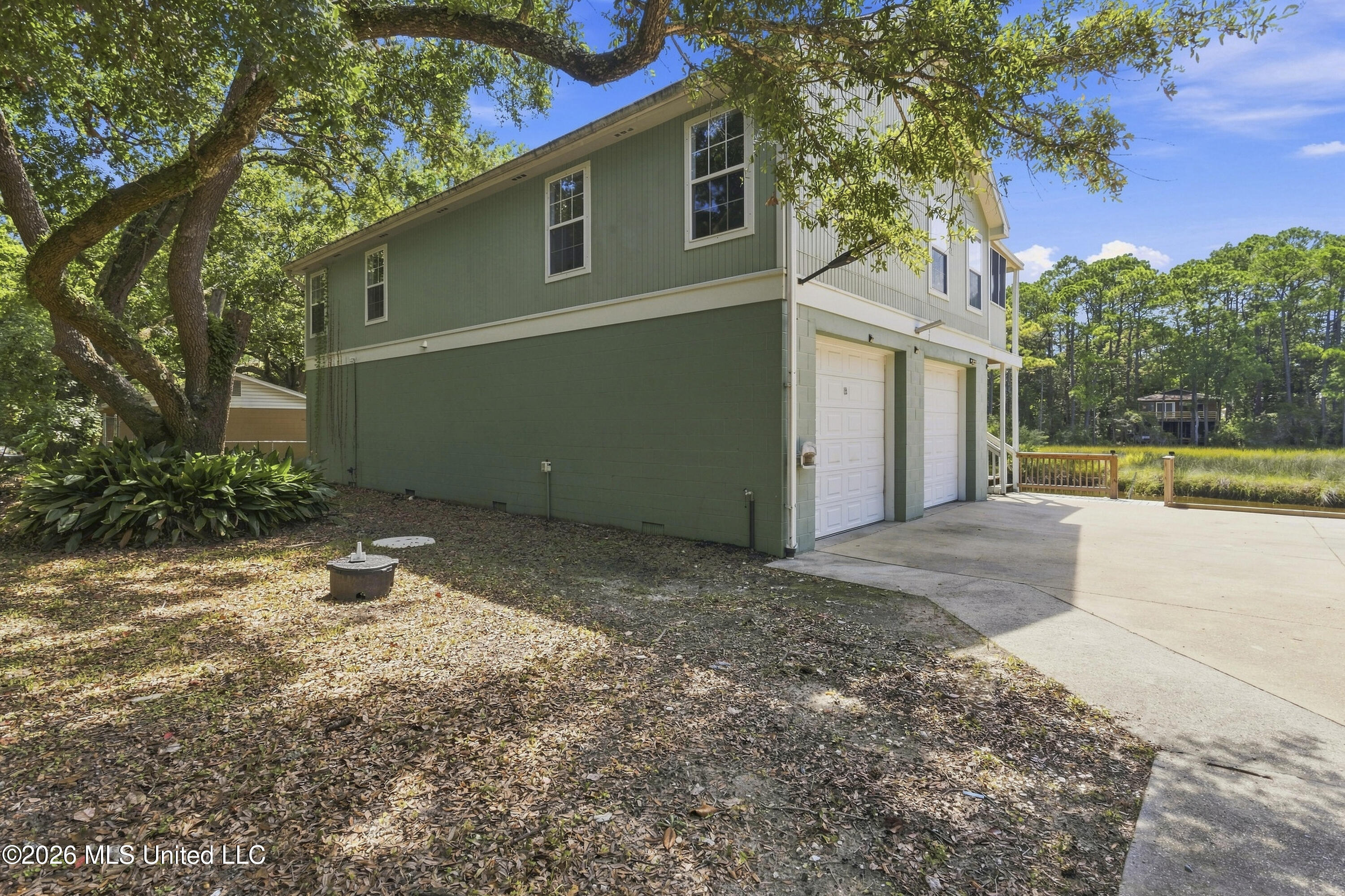 2119 E Simmons Bayou Drive