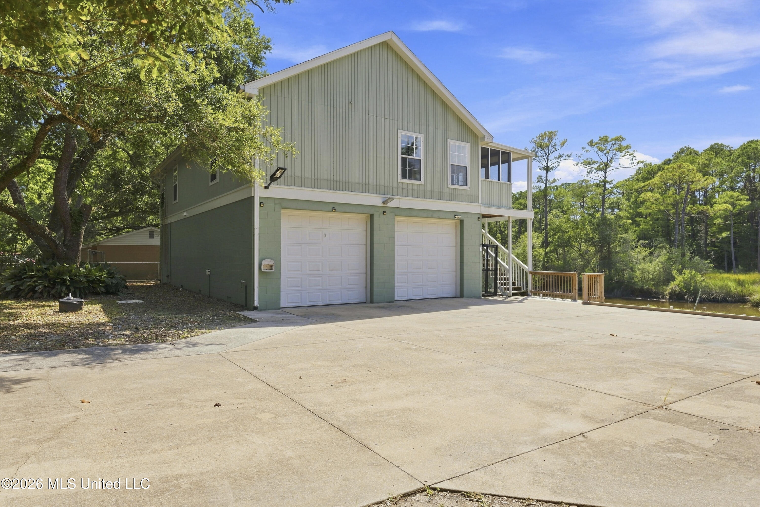 2119 E Simmons Bayou Drive