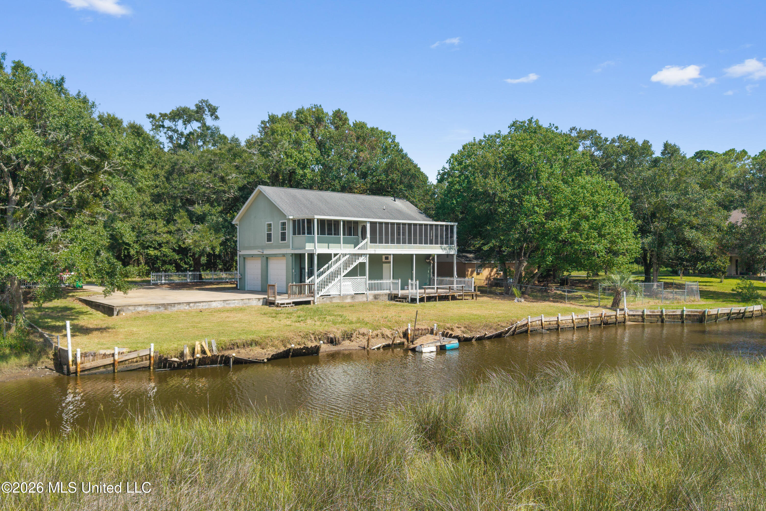 2119 E Simmons Bayou Drive