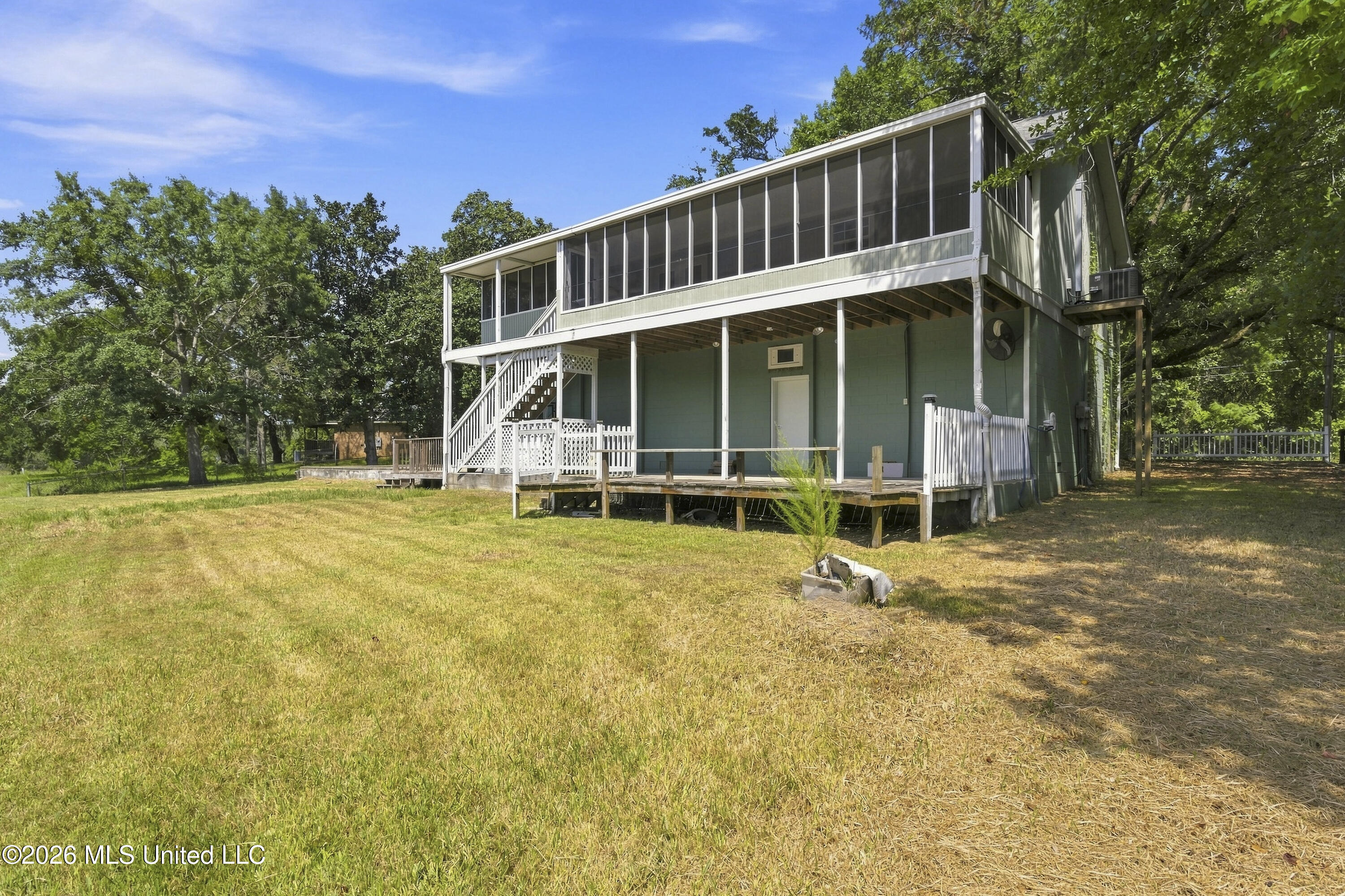 2119 E Simmons Bayou Drive