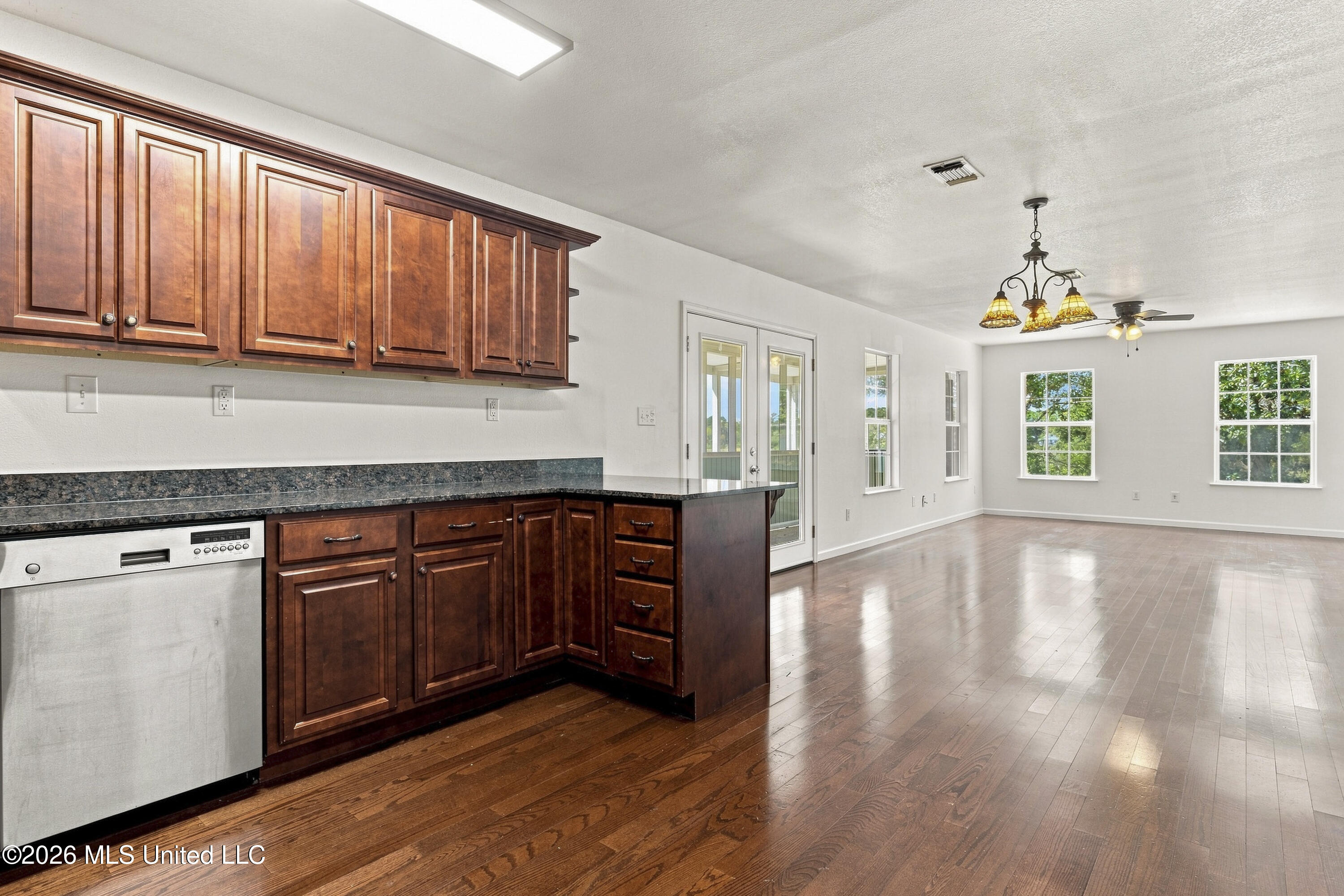 2119 E Simmons Bayou Drive
