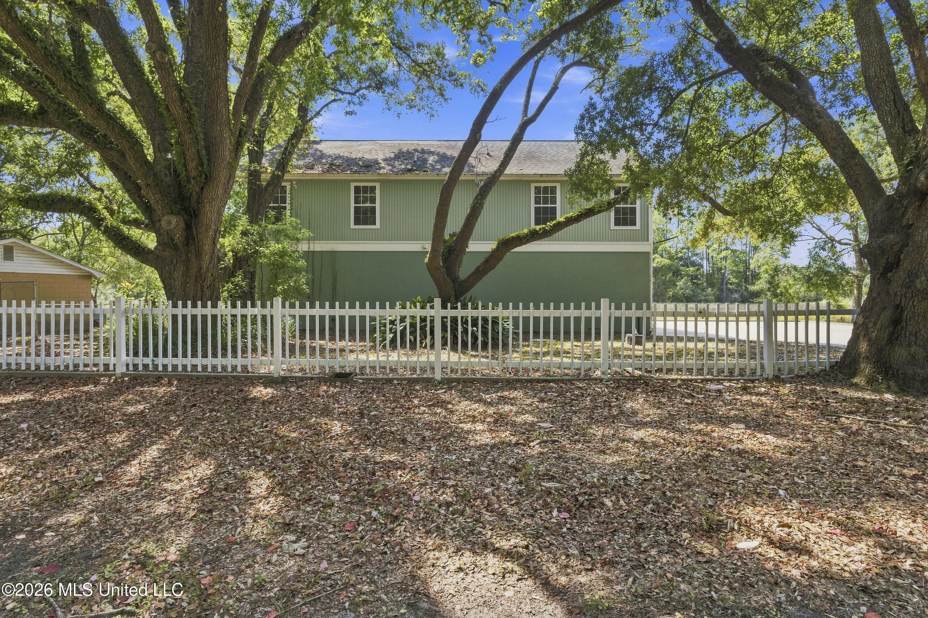 2119 E Simmons Bayou Drive