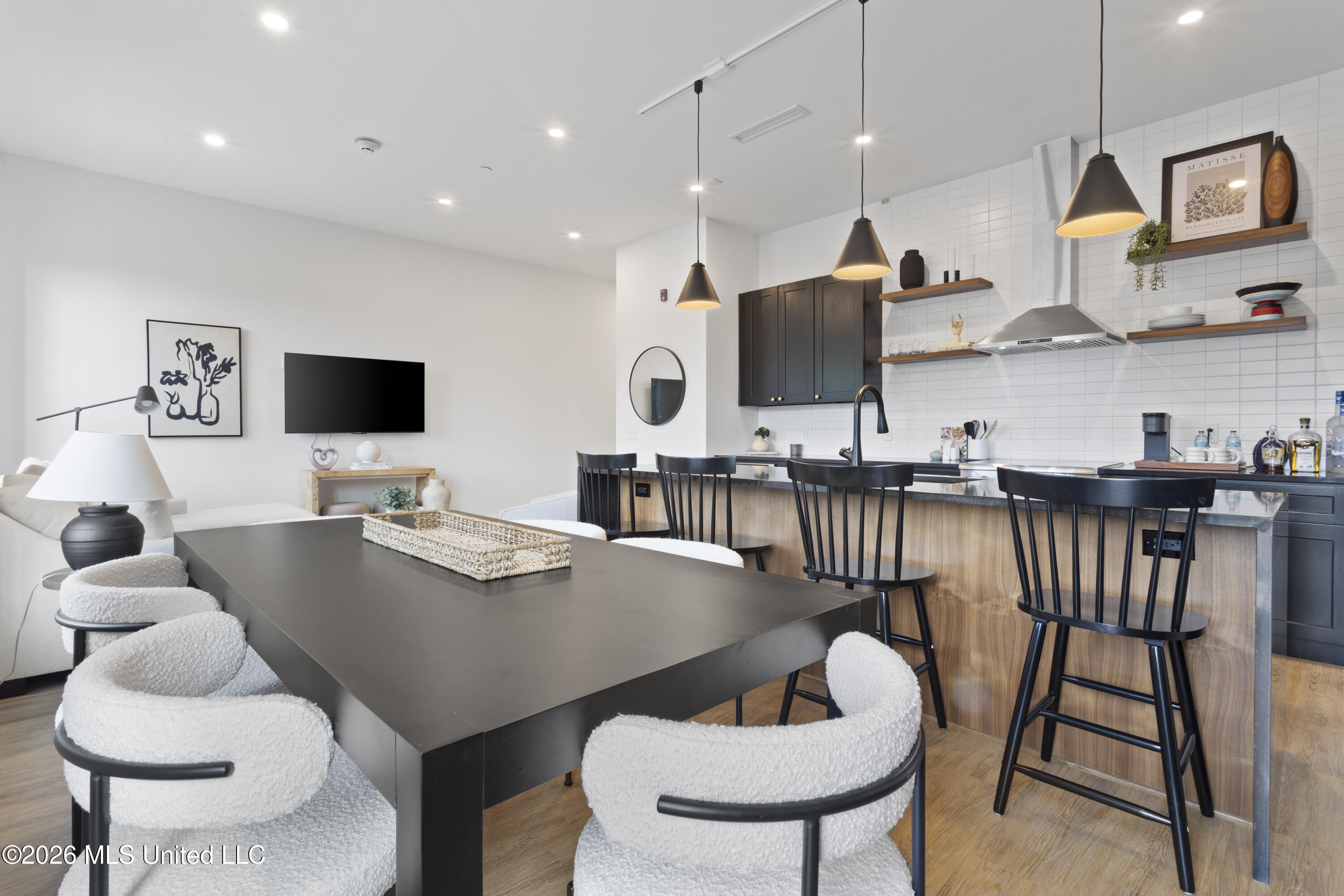 1515 Government Street, B202