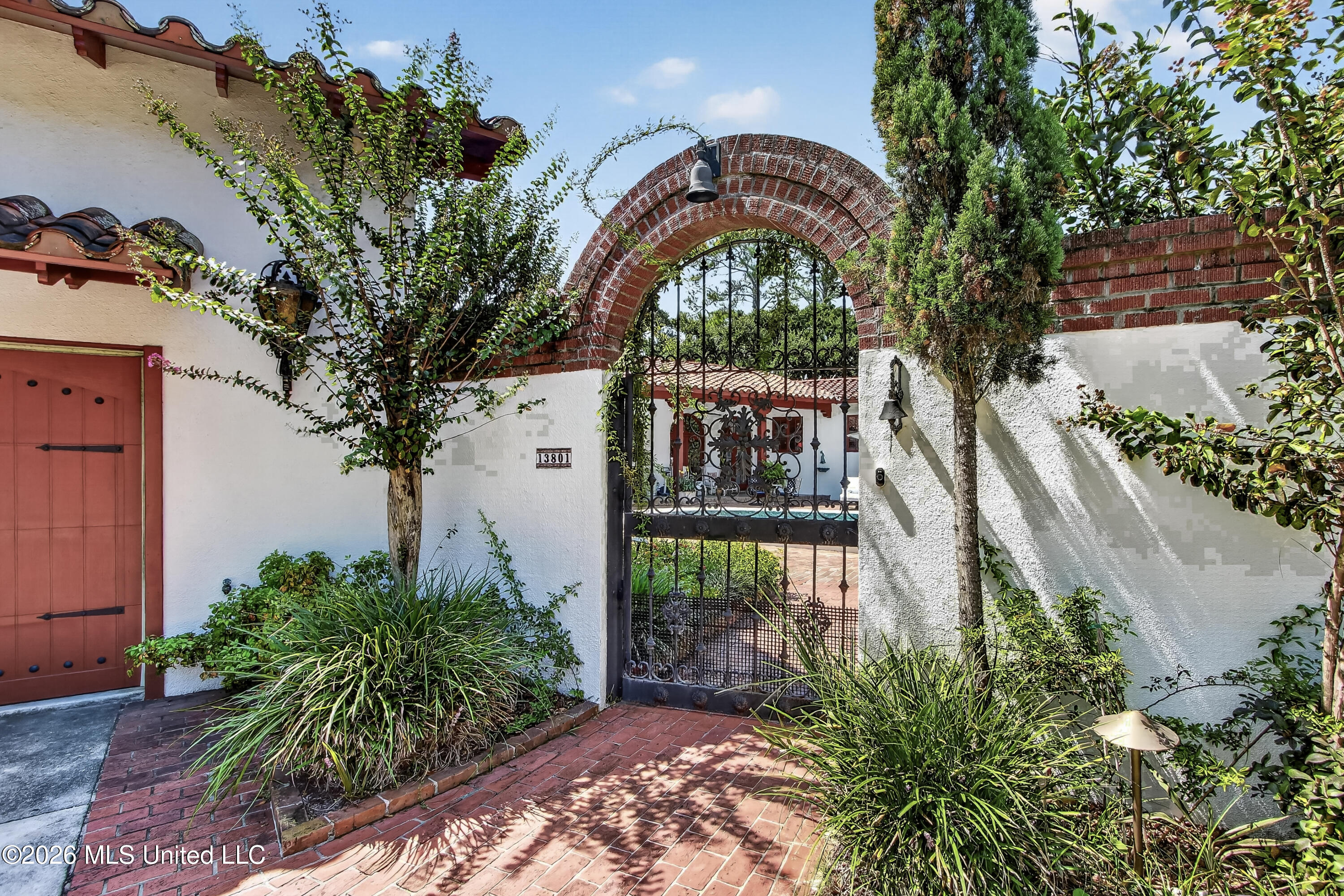 13801 Arbor Circle