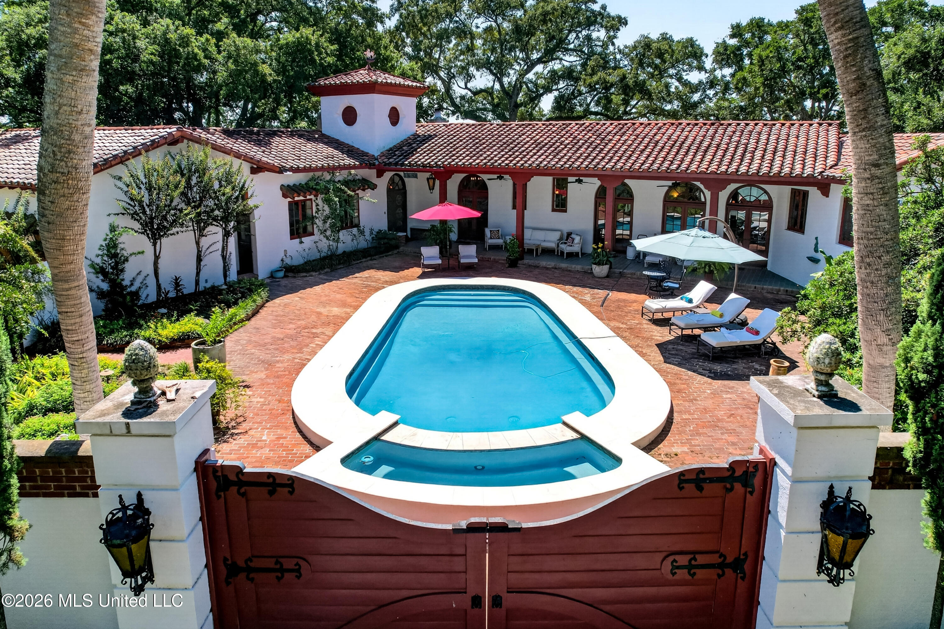 13801 Arbor Circle