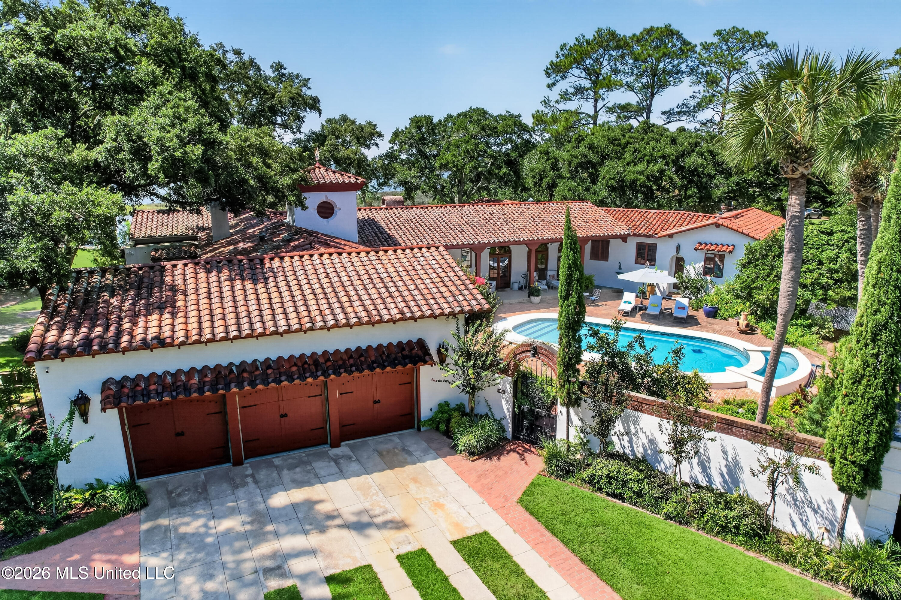 13801 Arbor Circle