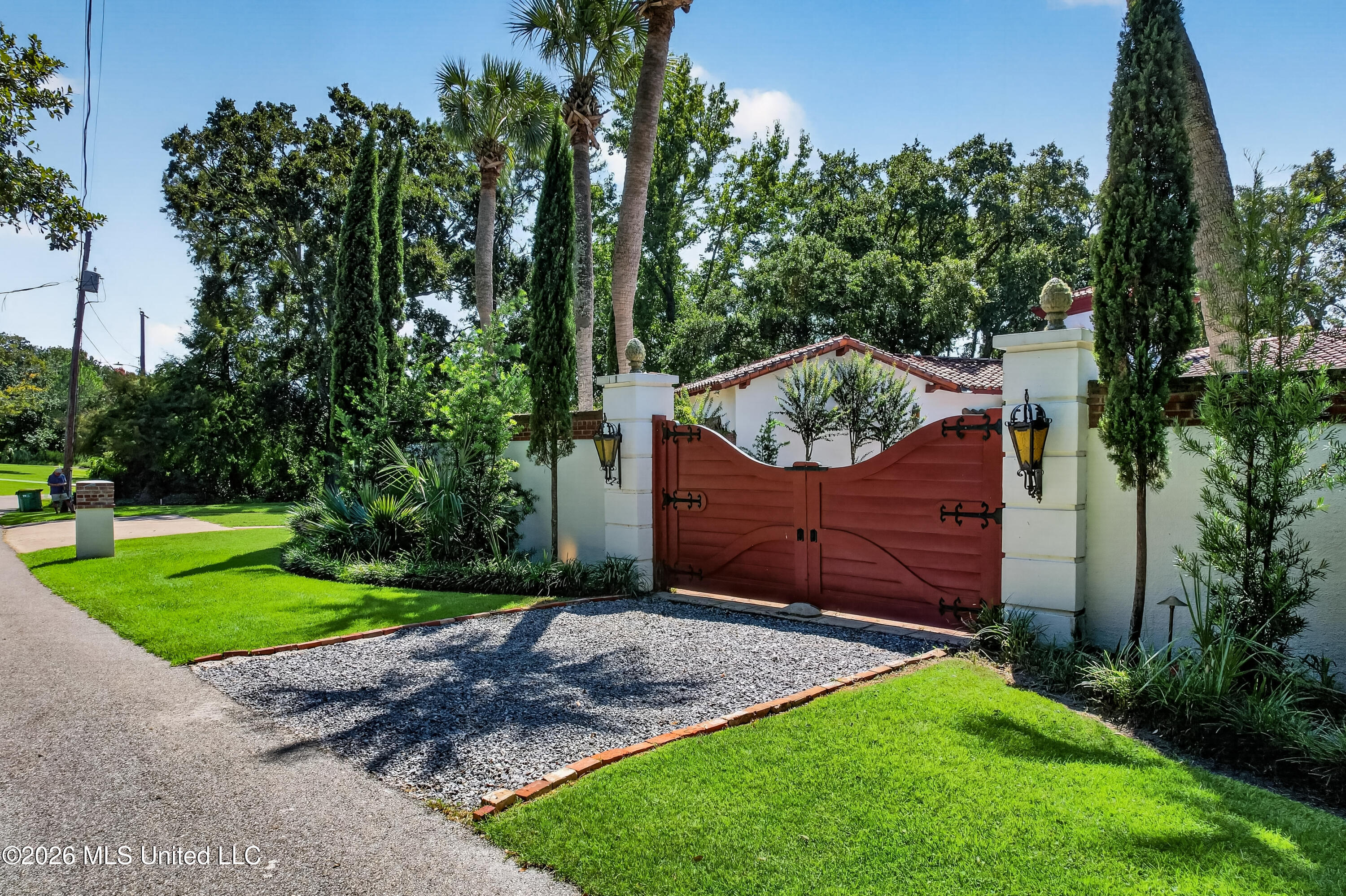 13801 Arbor Circle