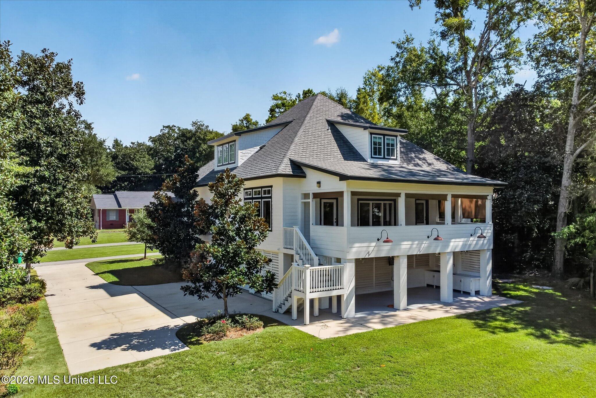 1305 Fort Street