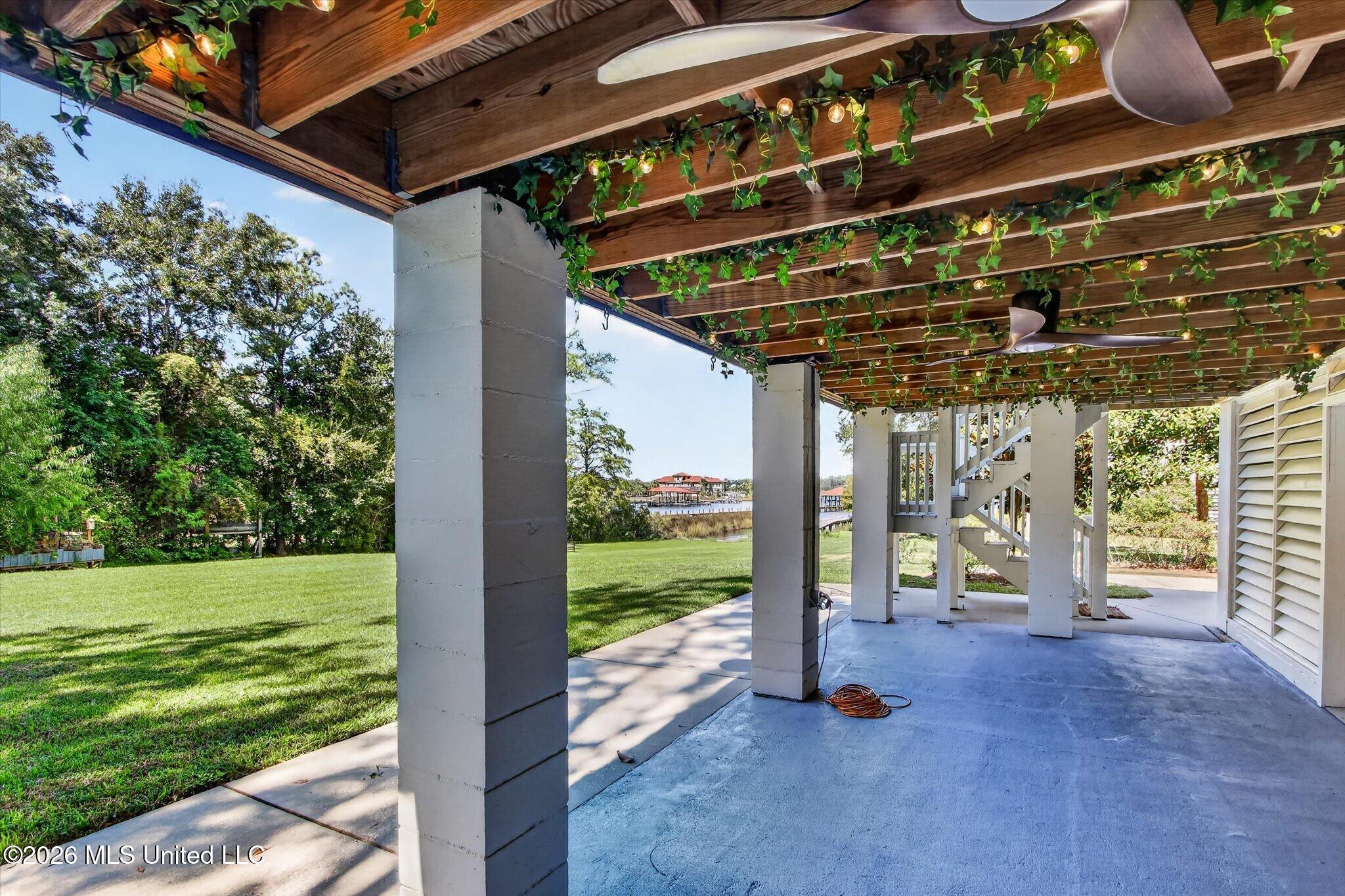 1305 Fort Street