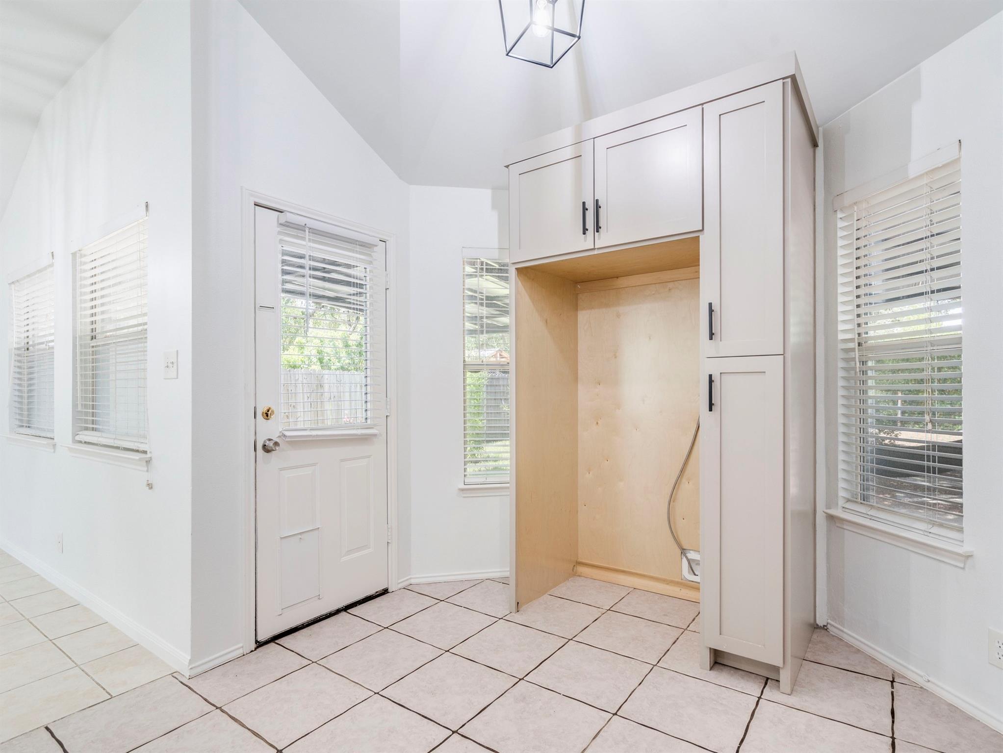 2110 Willow WAY