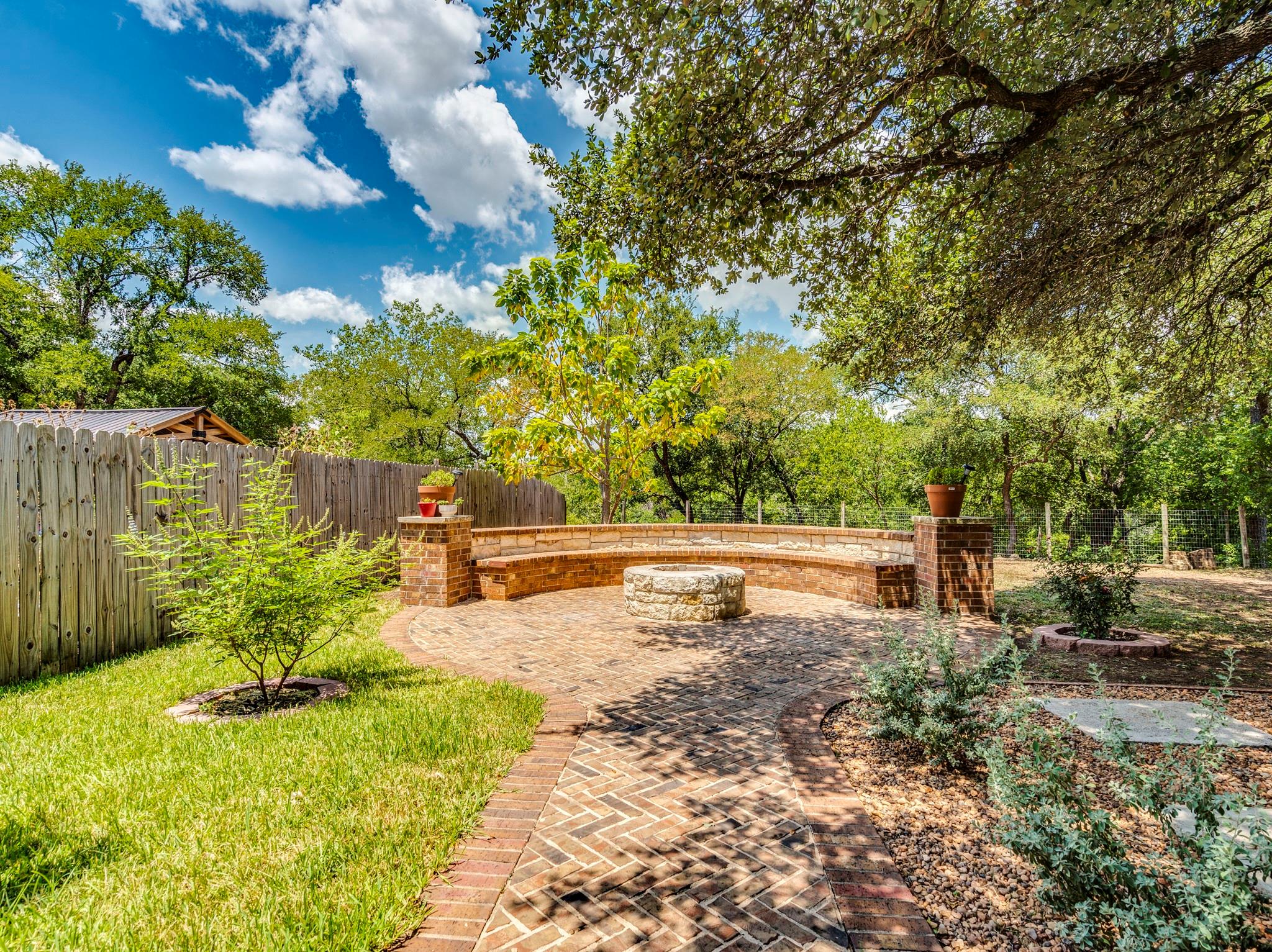 2110 Willow WAY