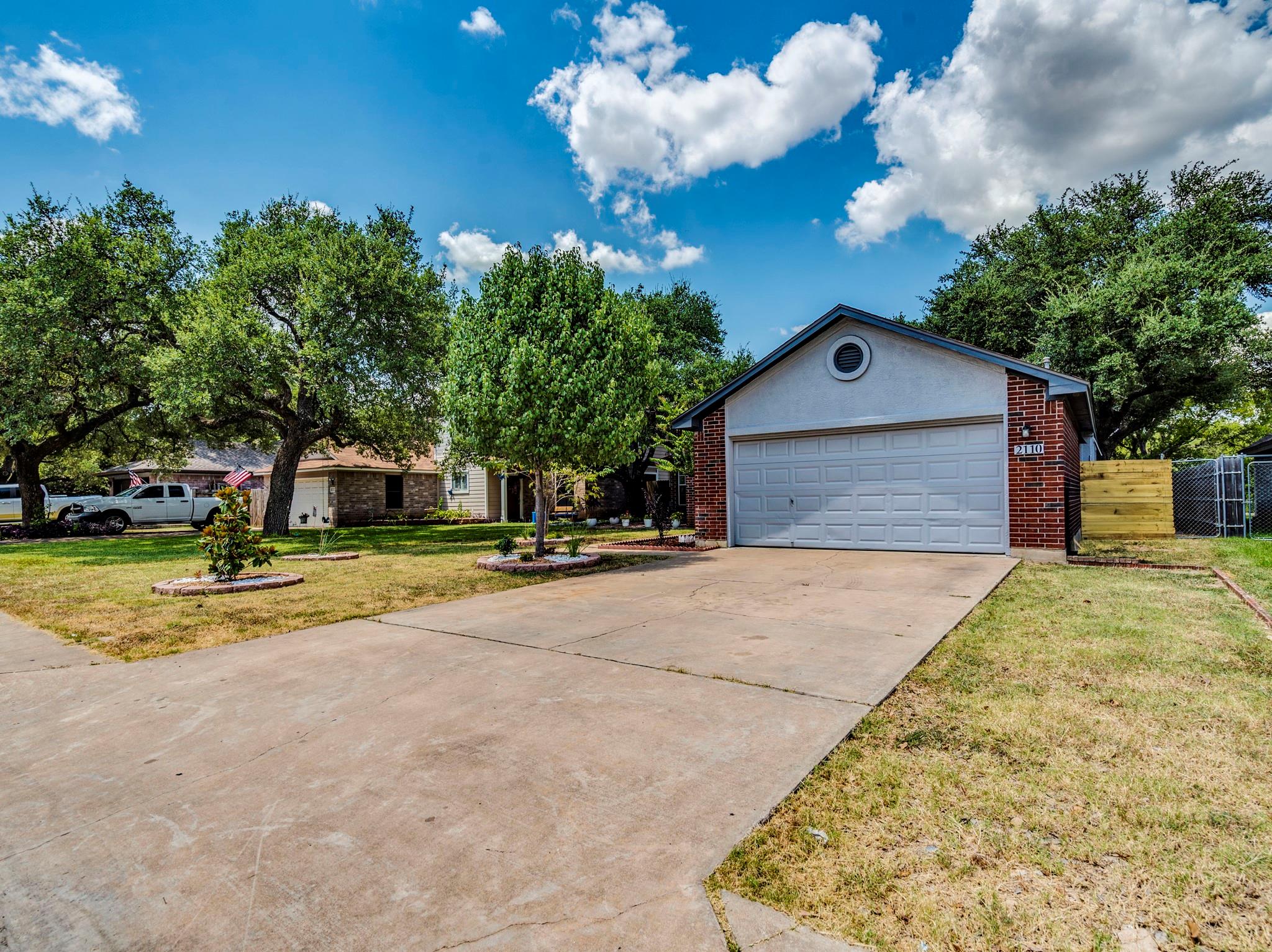 2110 Willow WAY