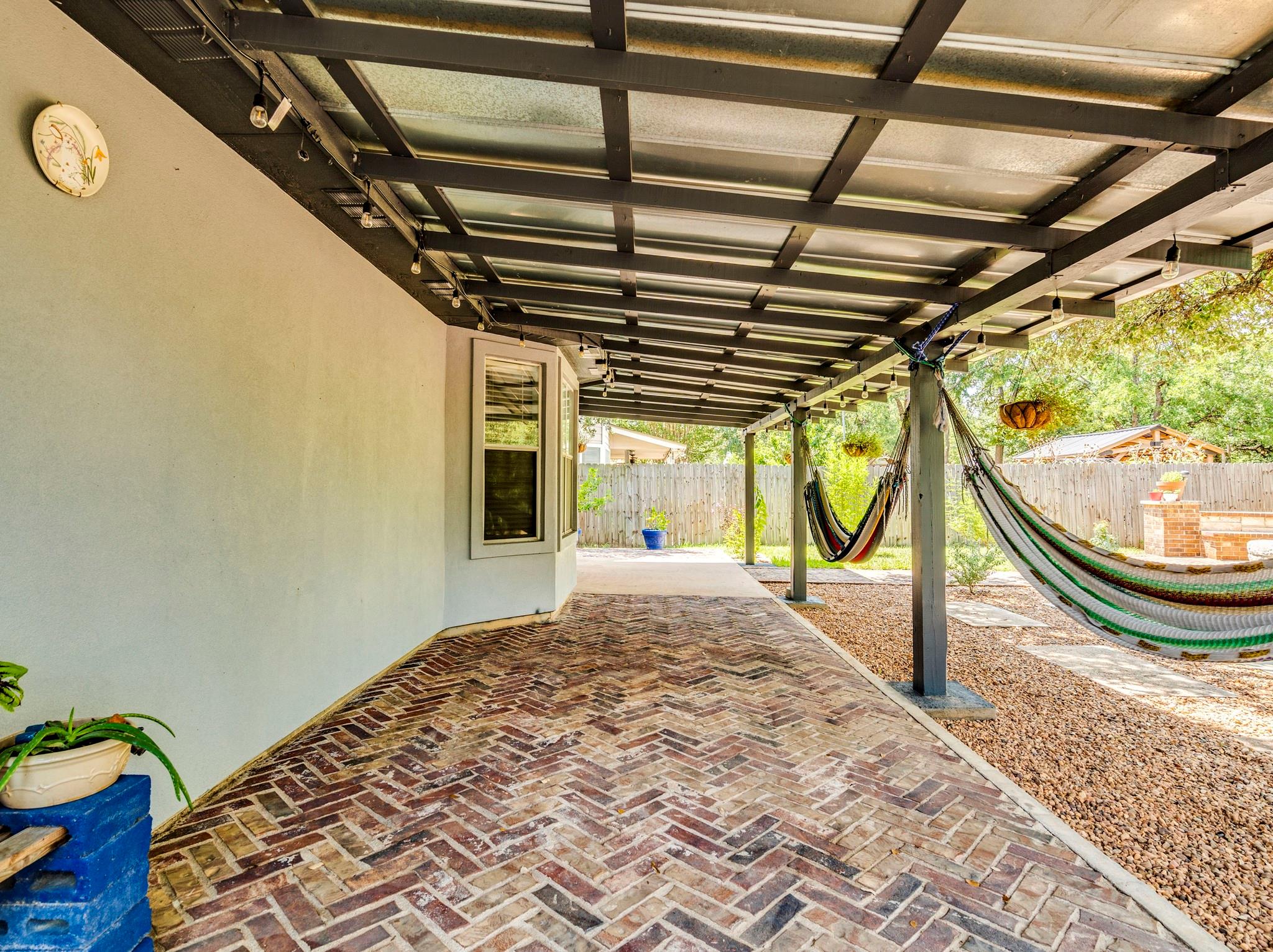 2110 Willow WAY