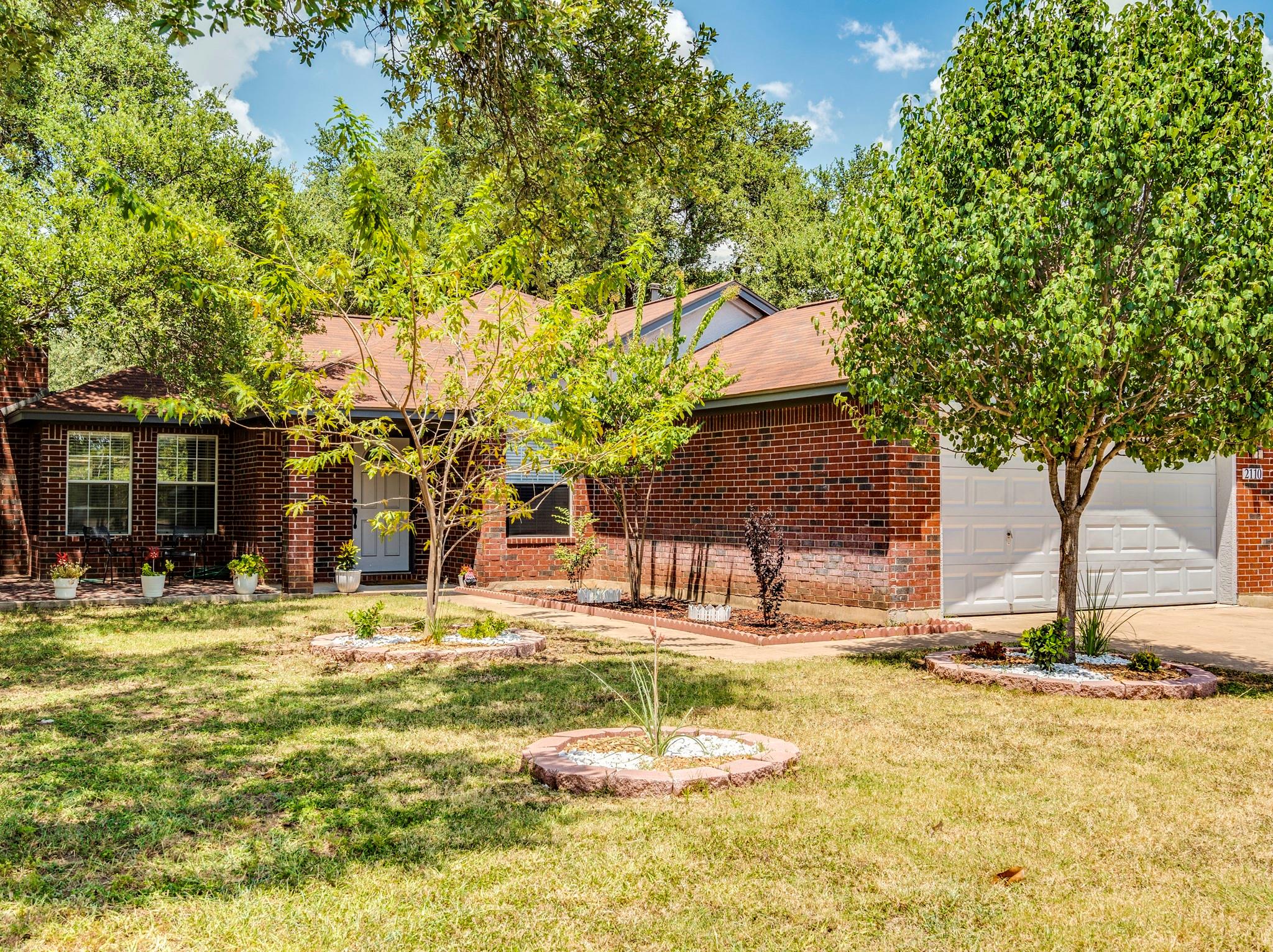 2110 Willow WAY