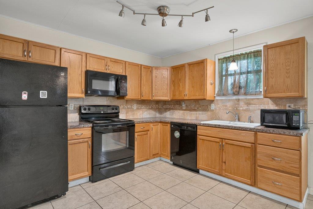 213 Atascosa ST