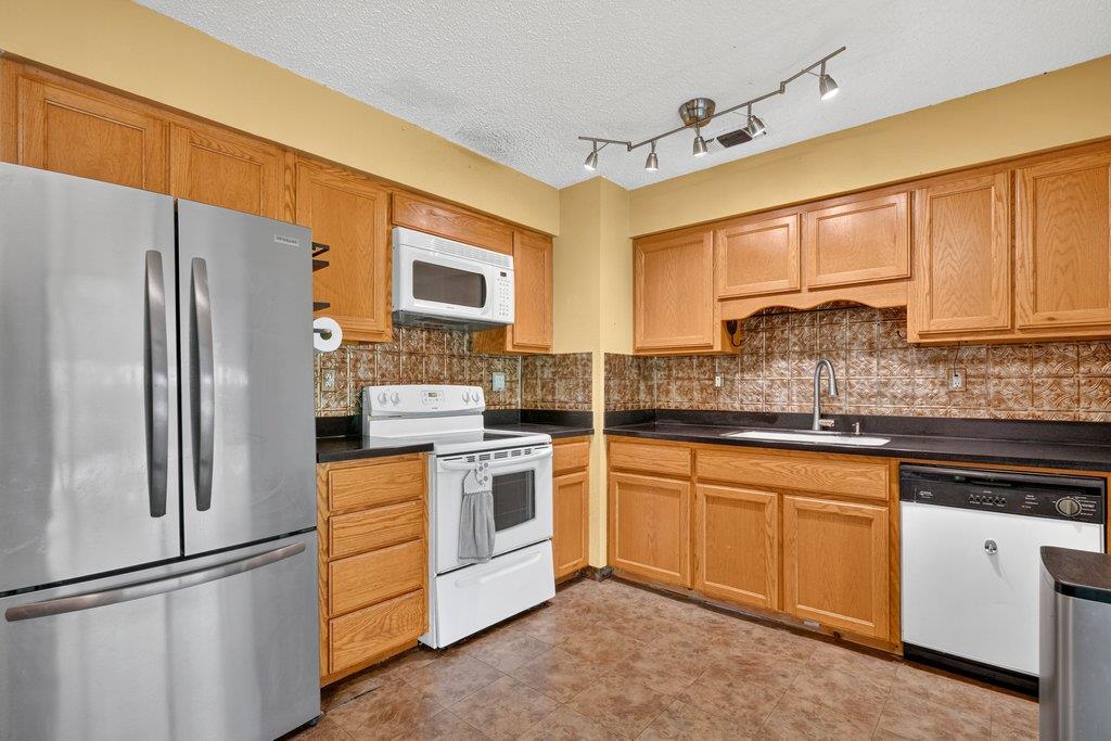 213 Atascosa ST