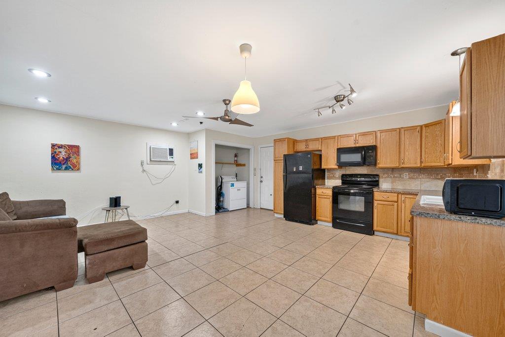 213 Atascosa ST