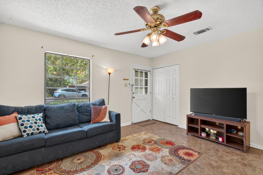213 Atascosa ST