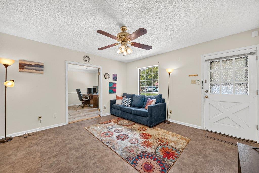213 Atascosa ST