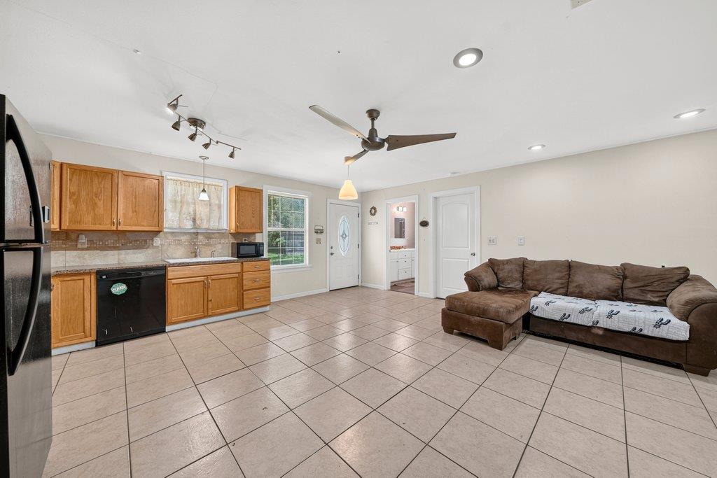 213 Atascosa ST