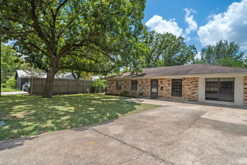 213 Atascosa ST