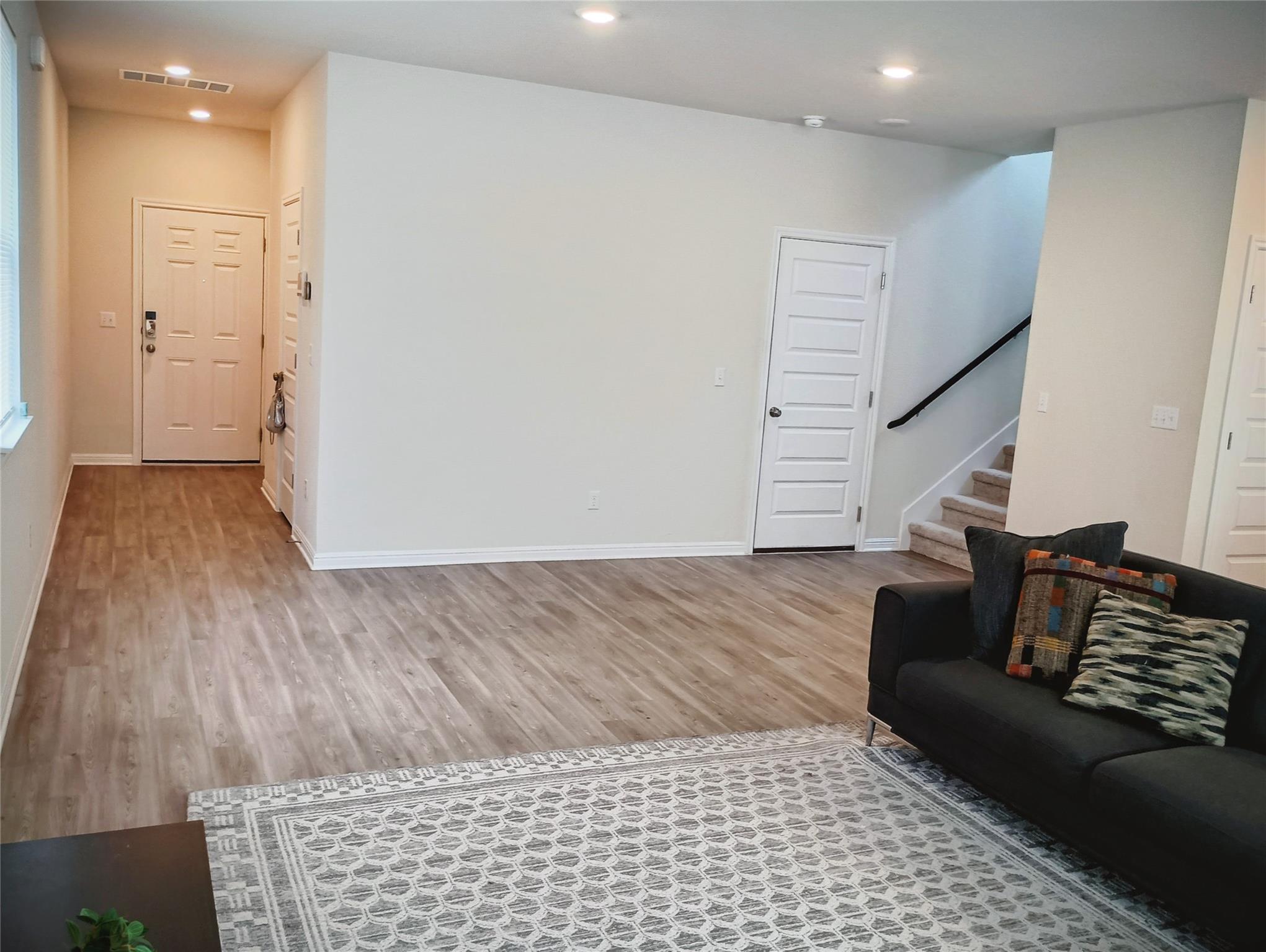10615 Ridan WAY