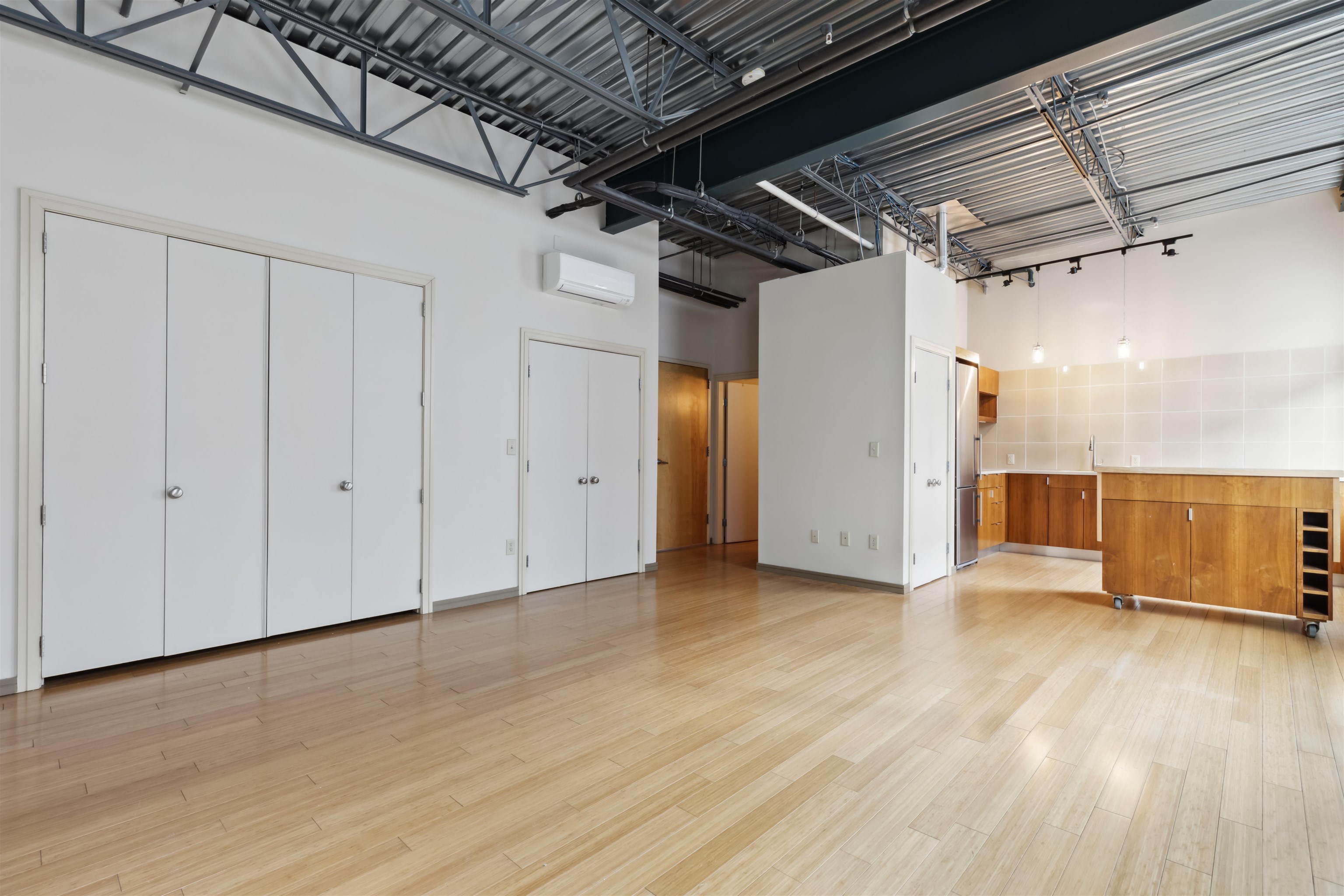15 Railroad Row Unit: 2C5