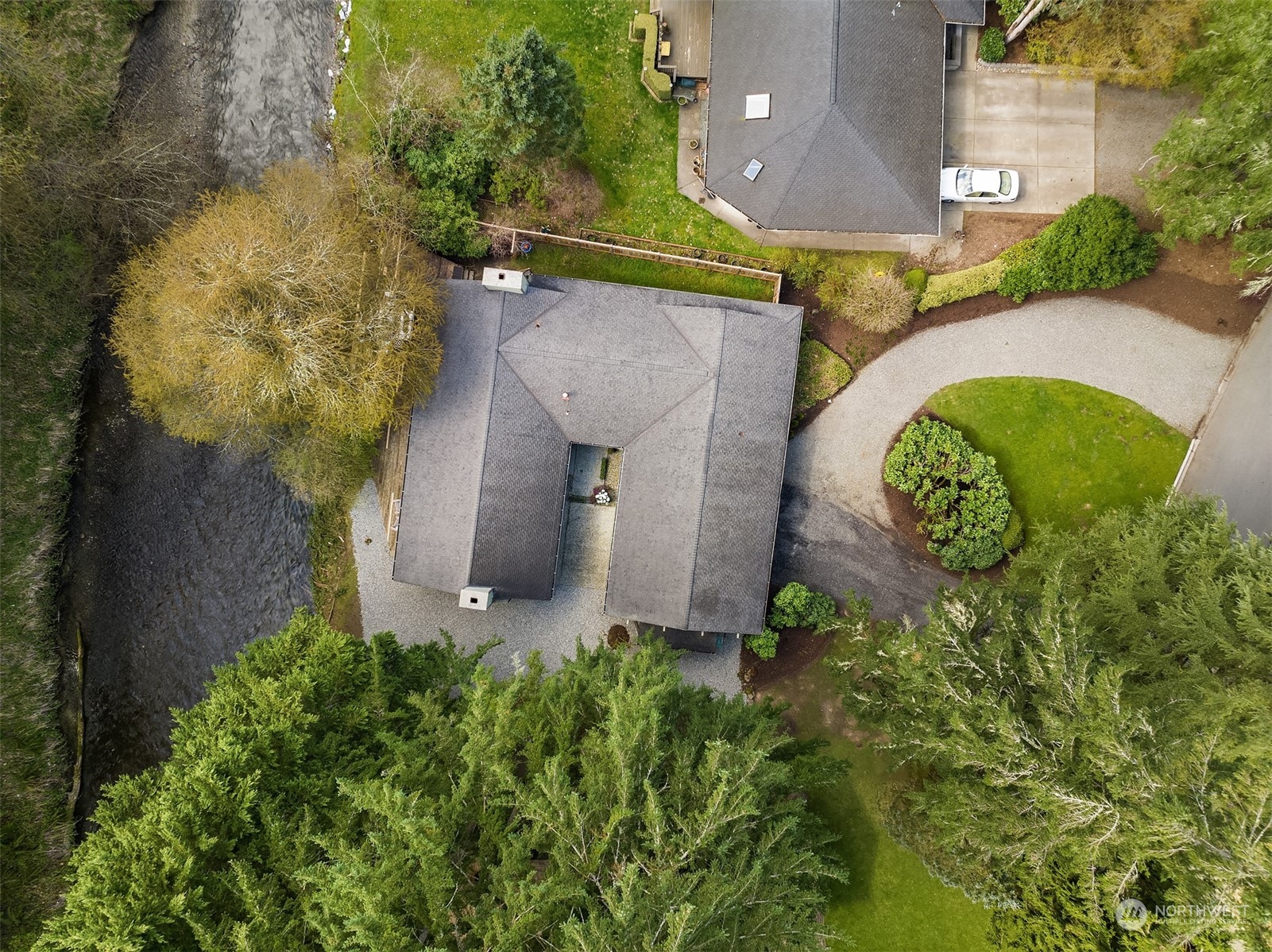 1221 Sycamore Drive SE