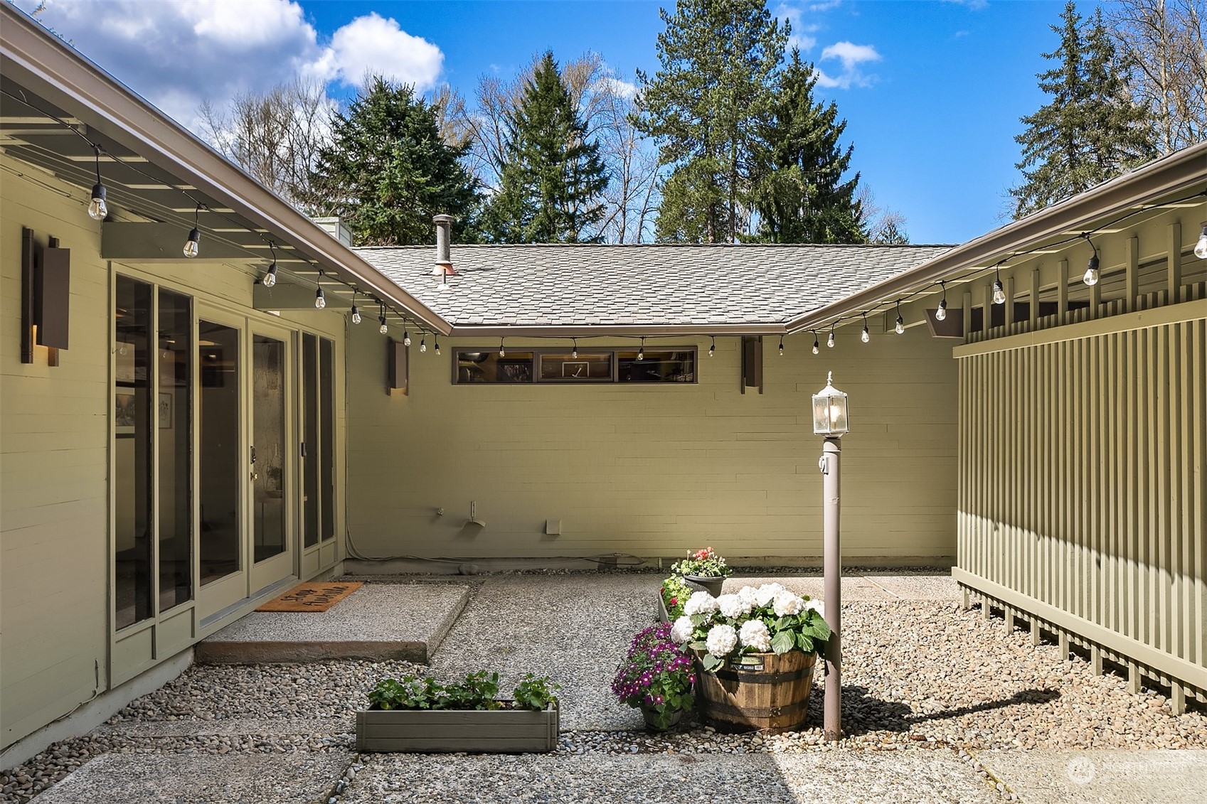 1221 Sycamore Drive SE