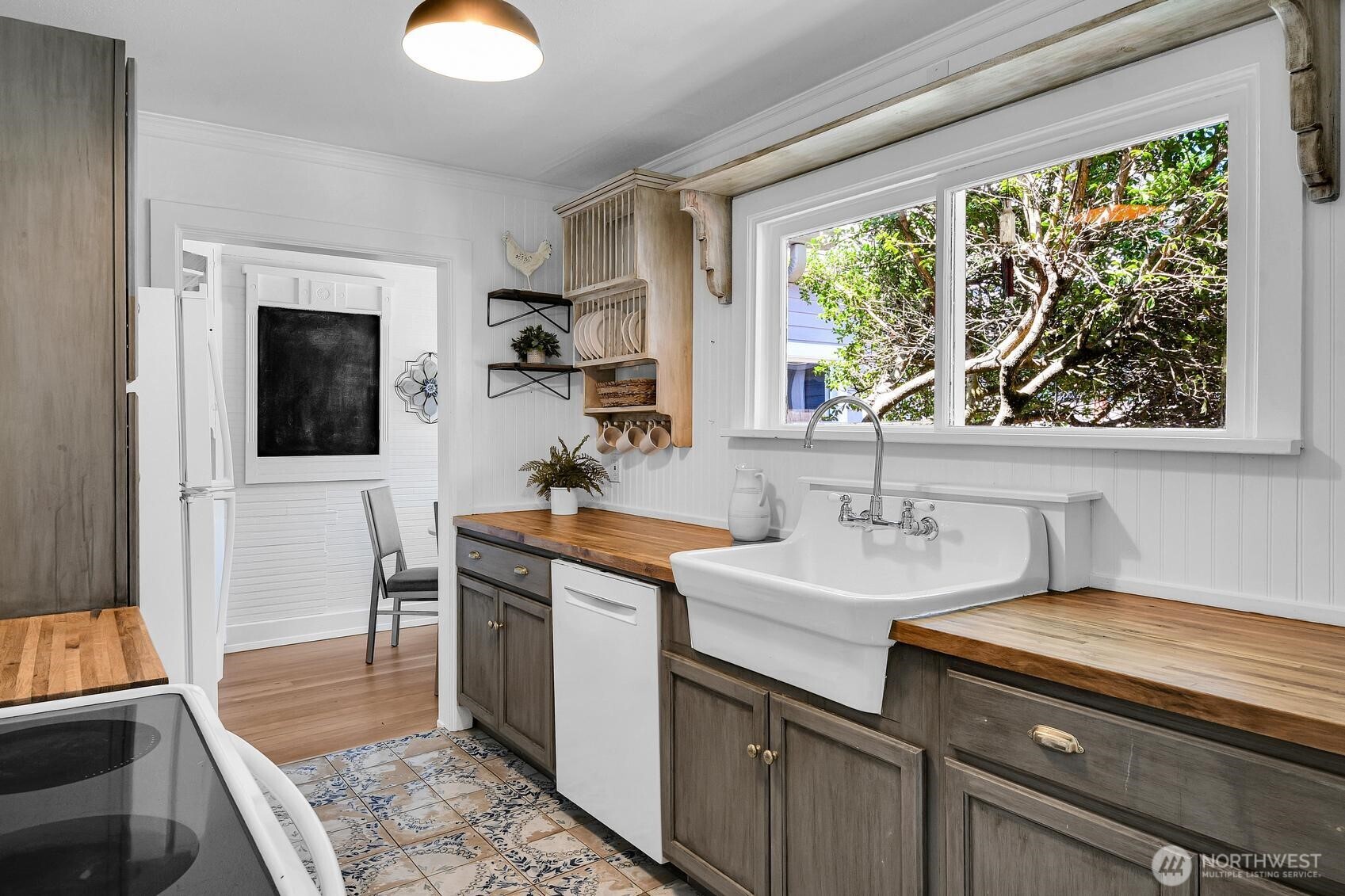 527 Ave B