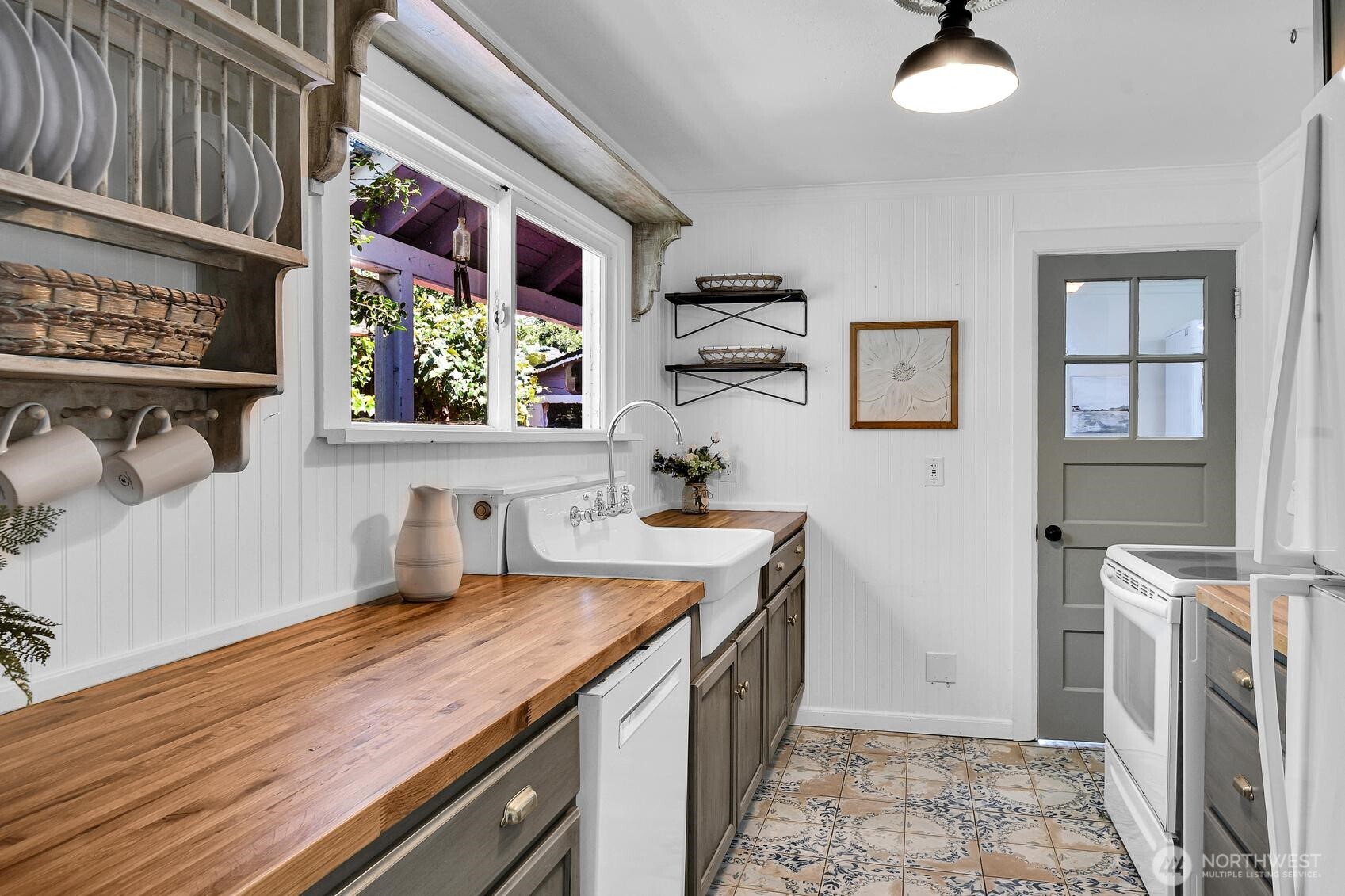 527 Ave B