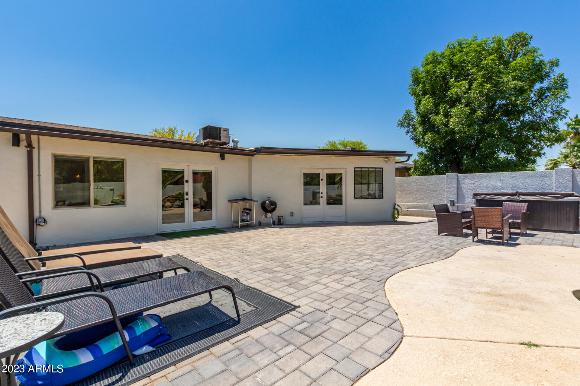 3018 E Earll Drive