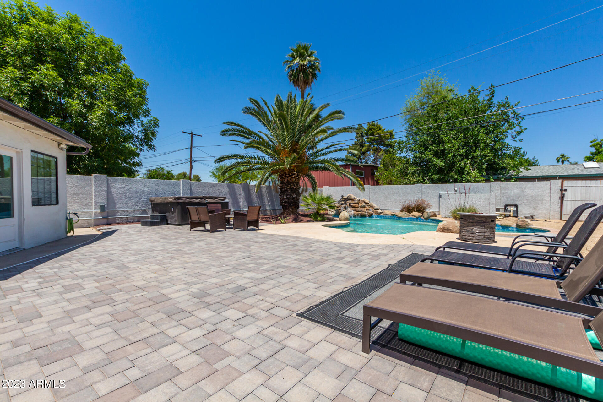 3018 E Earll Drive