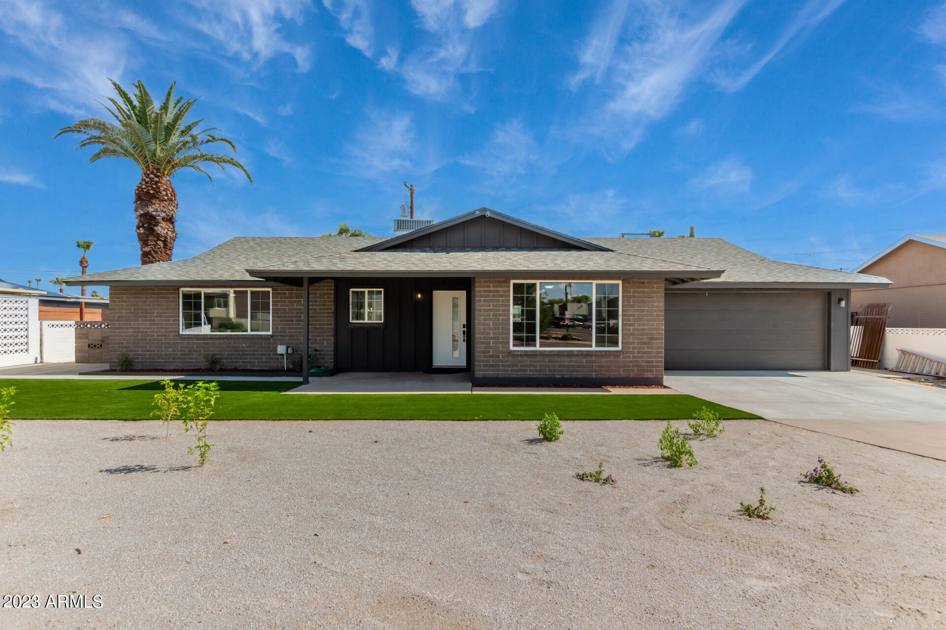 609 E MCKELLIPS Road